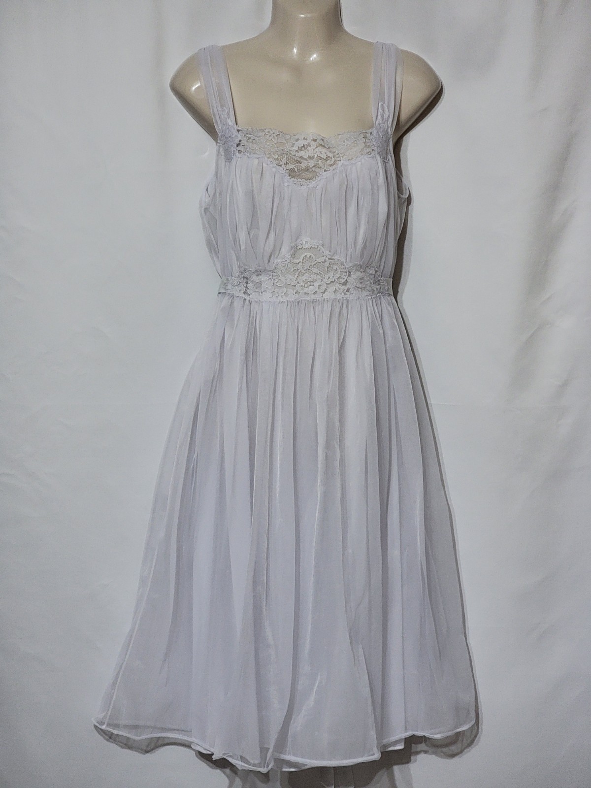 VINTAGE VAN RAALTE NYLON CHIFFON NIGHTGOWN NEGLIGEE SIZE 36 PALE LAVENDER USA