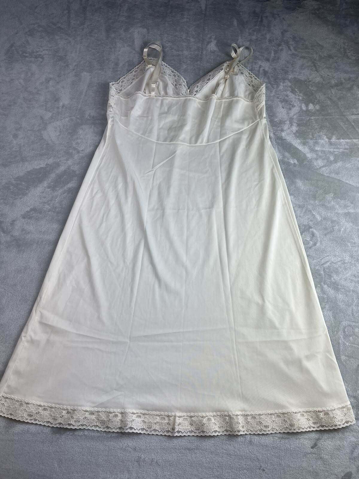 Vanity Fair Ivory Nylon Full-Length Slip Style 10-103 Size 38 24″/44 Lace Trim