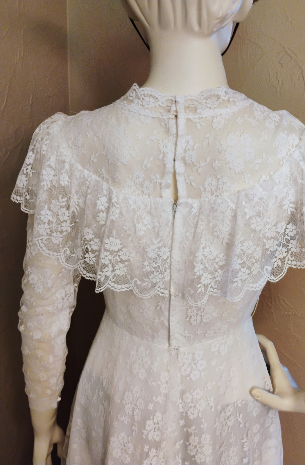 VTG 70’s „Pronuptia Paris” White Lace Prairie Dress/Gown 38 or 8 or Today’s 6