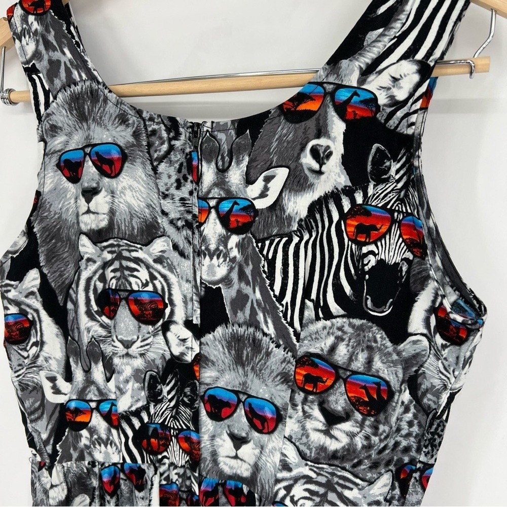 Retrolicious Sleeveless Black & White Graphic Wild Animals Sunglasses Dress Med