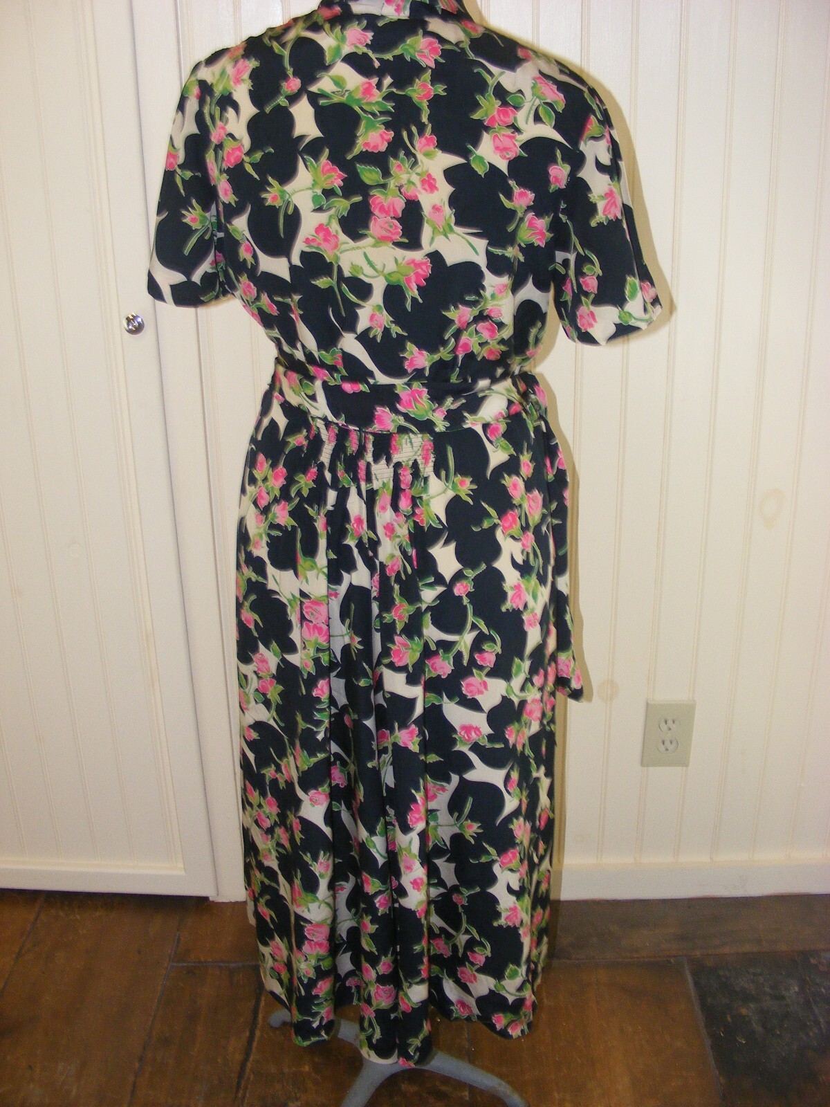 40s RAYON DRESS FLORAL PRINT BELTED BUTTON UP FULL SKIRT LIGHTWEIGHT 38″ X 30″ M