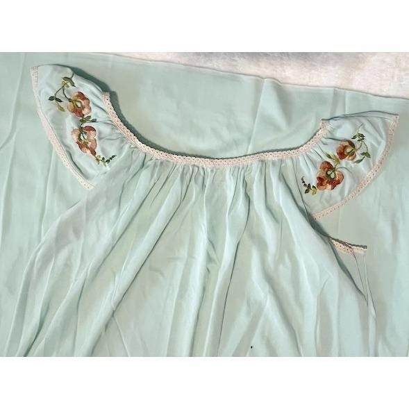 Vintage Glencraft Lingerie soft green long nightgown size S embroidery