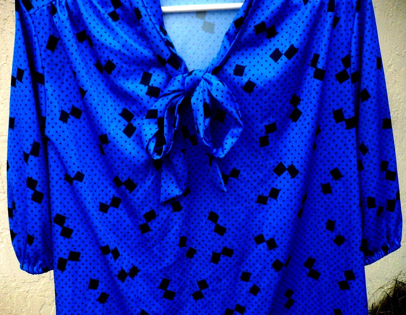 VTG 70S TIGER LILY L BLUE KITTEN BOW POLYESTER TREVIRA BLOCK PRINT BLOUSE WOMEN