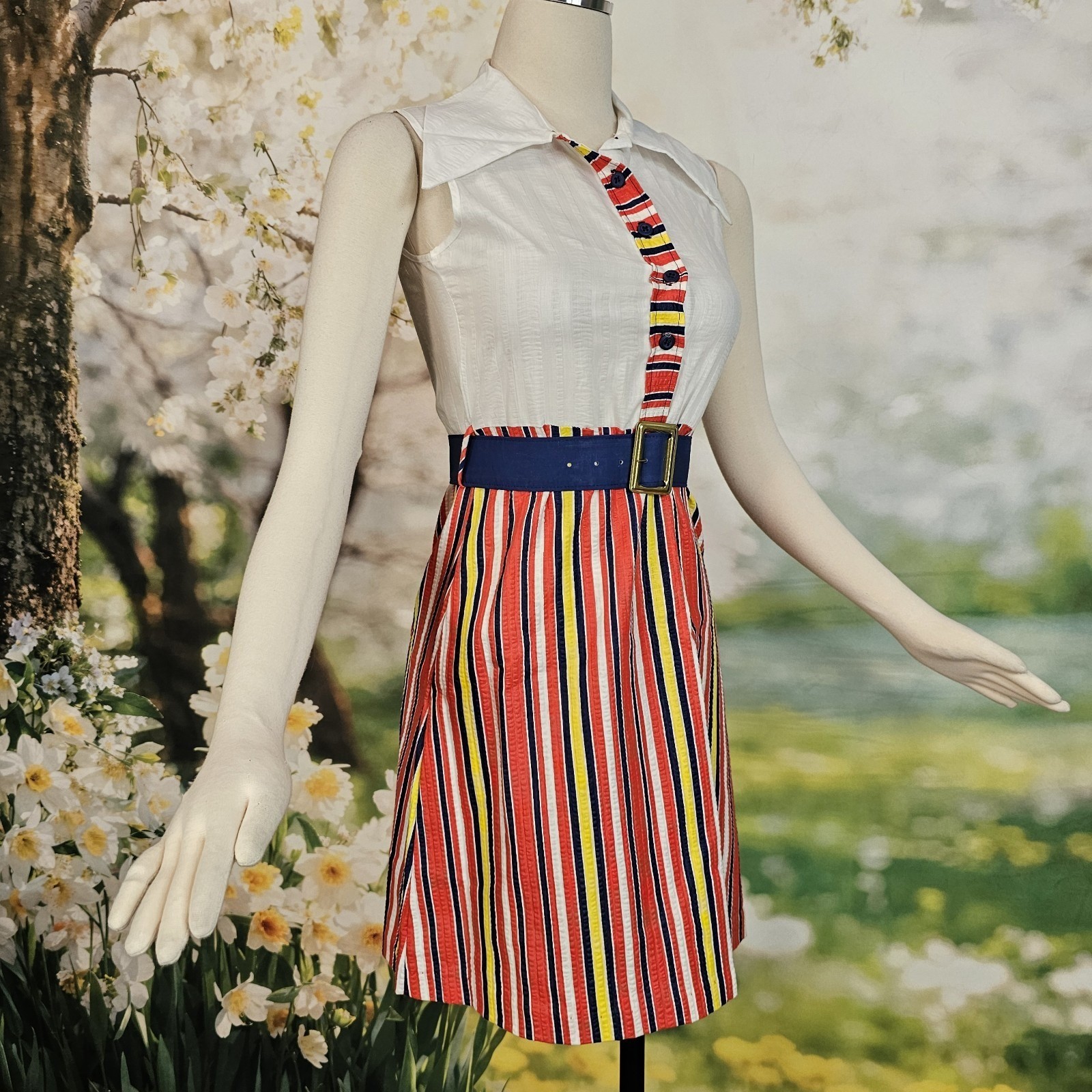 Vintage 1970s Dress Sleeveless Minidress White Button Up Pointed Collar Striped