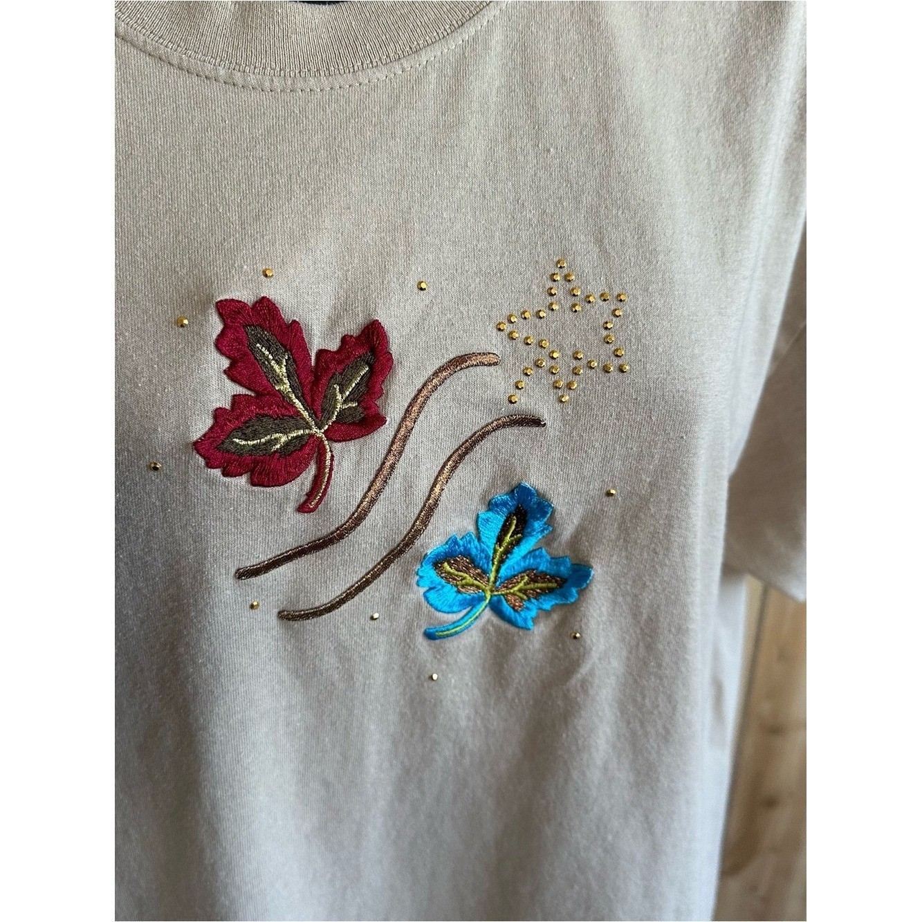 Vintage 90s Beige /Cream Tan Embroidered Leaf Graphic Tee