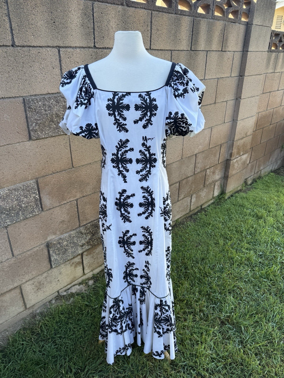 Vtg Mamo Howell Hawaiian Dress Muumuu Black White Puff Sleeve Sz 12 Ruffled Hem