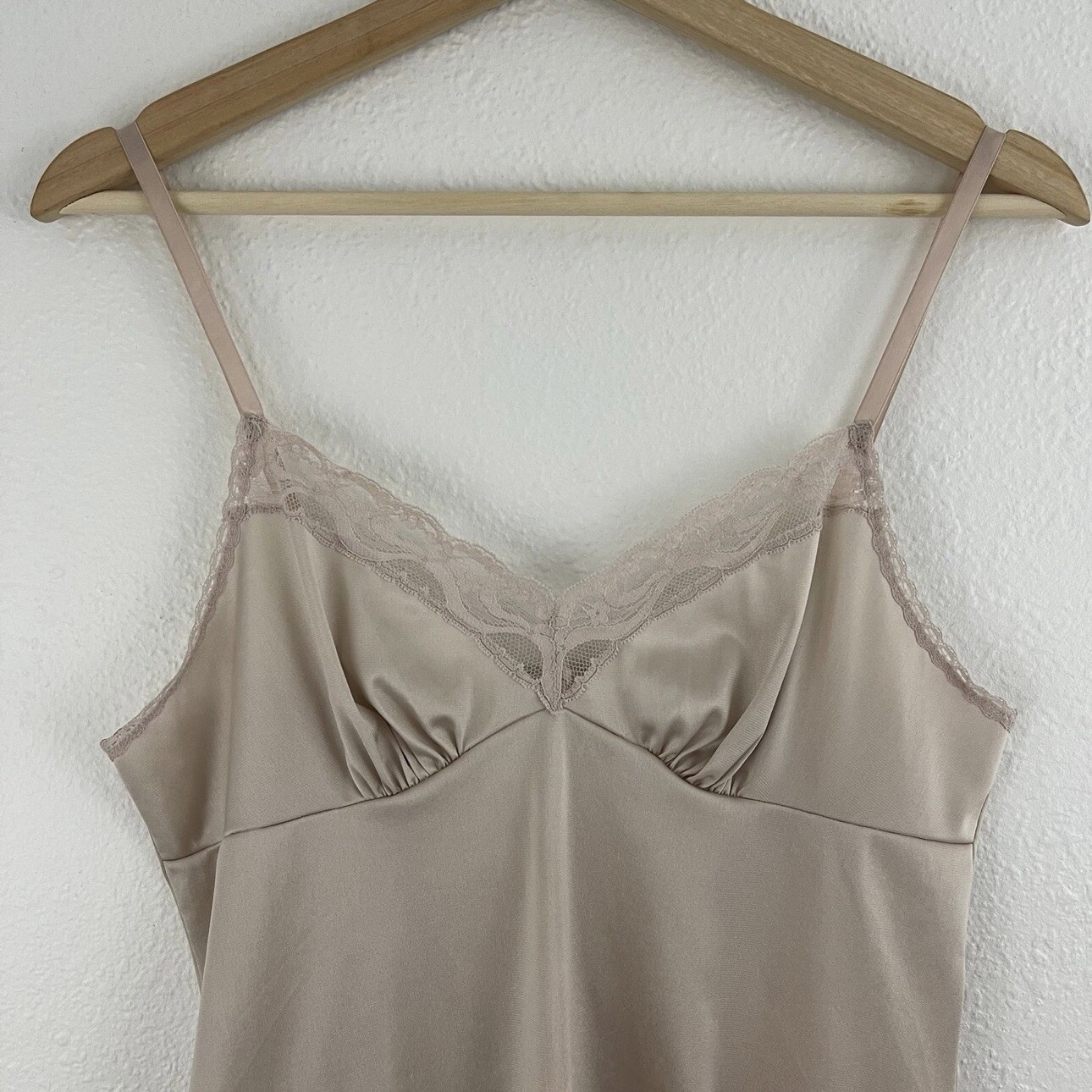 VANITY FAIR Vintage Champange Beige Lace Trim Spaghetti Strap Camisole Top