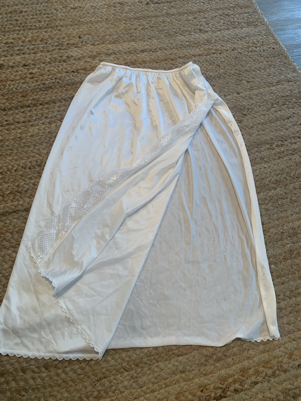 Vintage Warner’s (Sz L) Perfect Measure Half Slip 29” White Nylon Lace Trim Slit