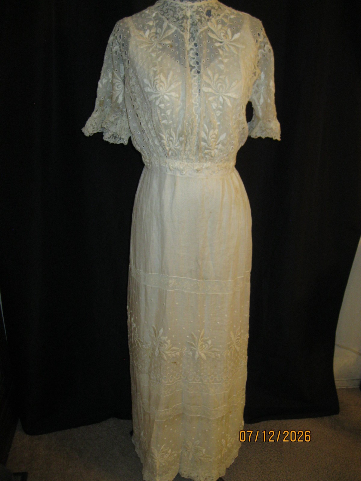 1900’s Antique Edwardian Victorian Lingerie Tea Dress w/ Embroidered Flowers