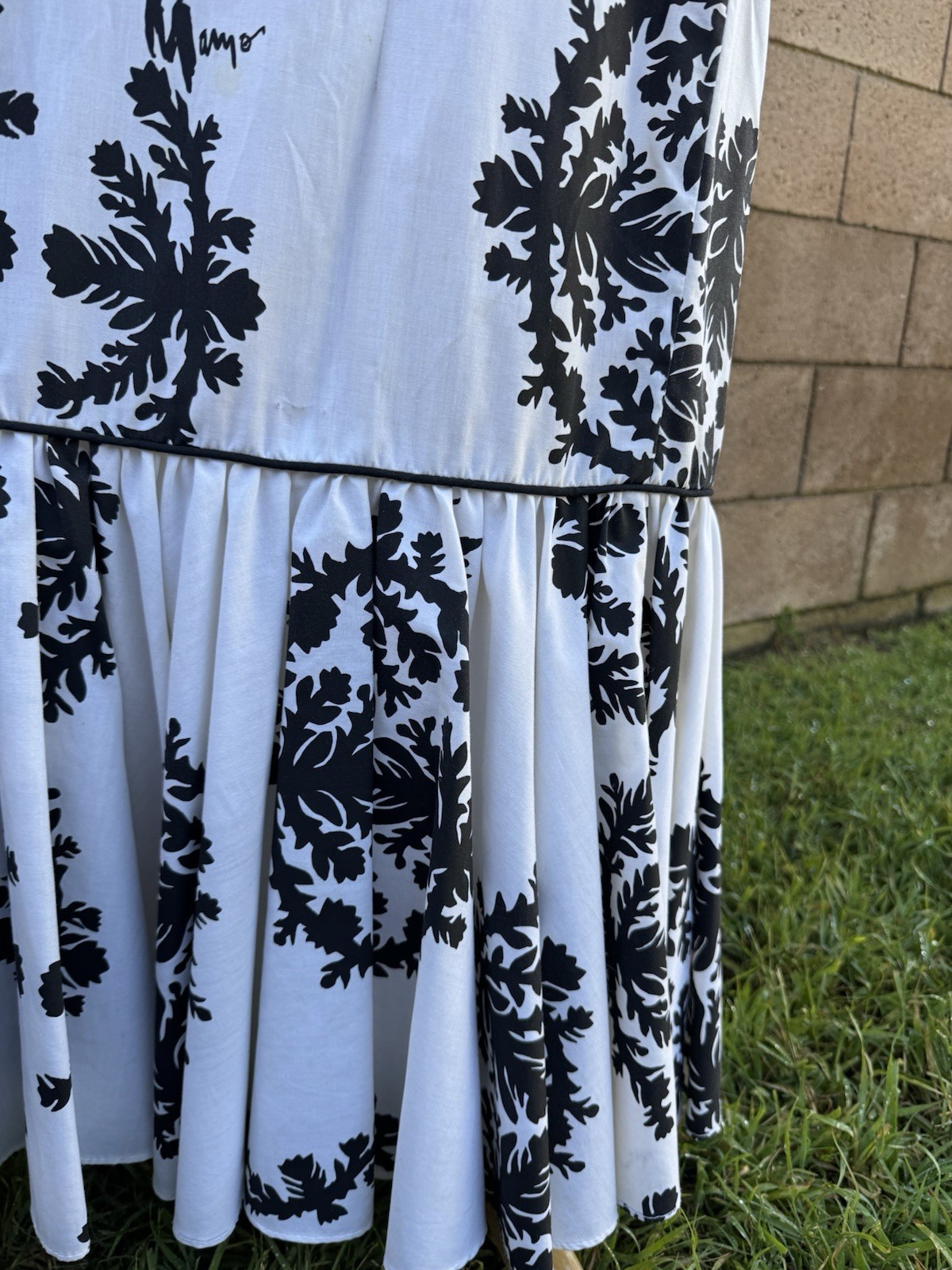 Vtg Mamo Howell Hawaiian Dress Muumuu Black White Puff Sleeve Sz 12 Ruffled Hem