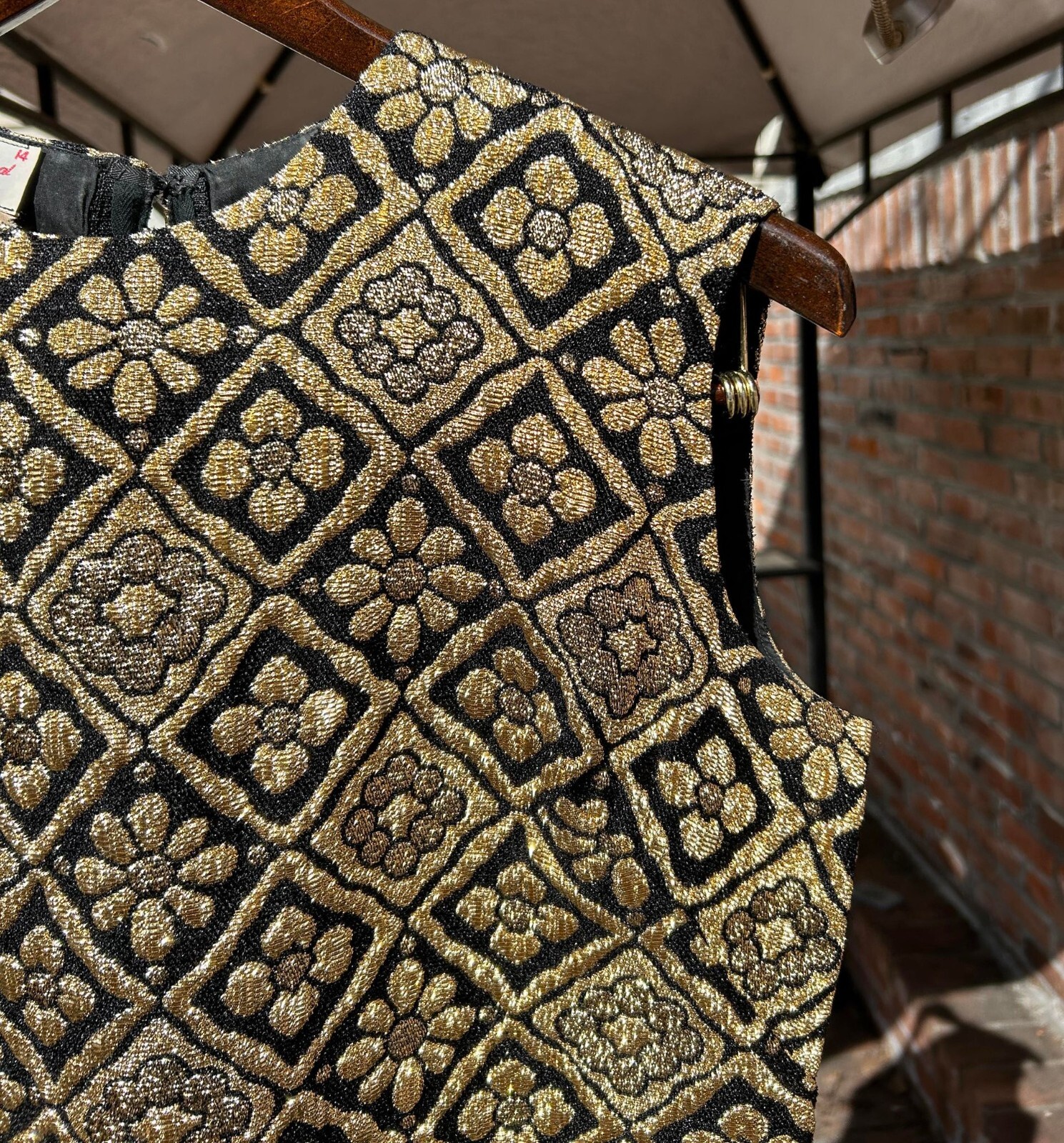 WOW VTG NEW Textured Designer Retro MCM Heavy Lame Gold Metallic Fancy Malbe Top