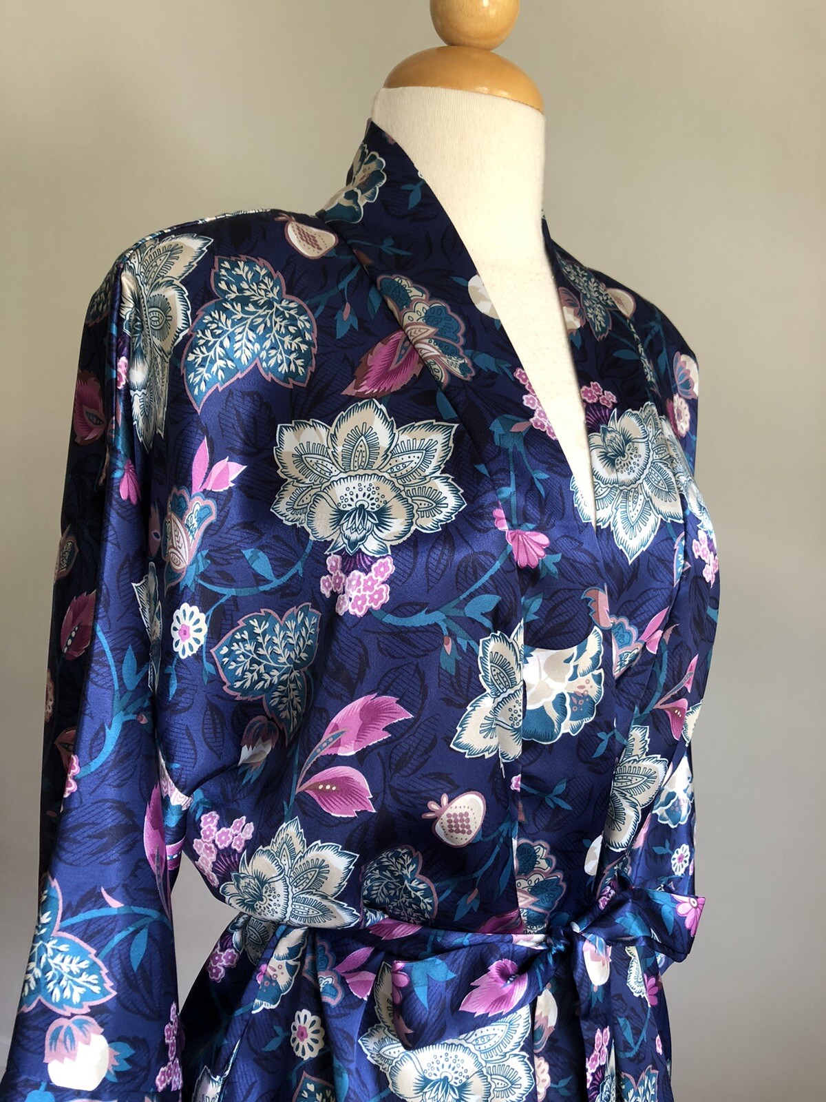 STUNNING VTG CALIFORNIA DYNASTY Blue Floral Silky Satin Robe Dressing Gown S/M