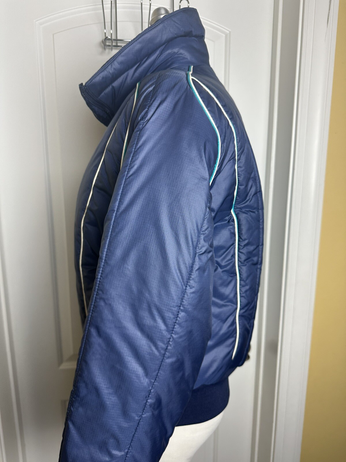 Mountain Goat Ski wear Skiwear Size Large Navy Puffer Jacket Down Vintage Womens