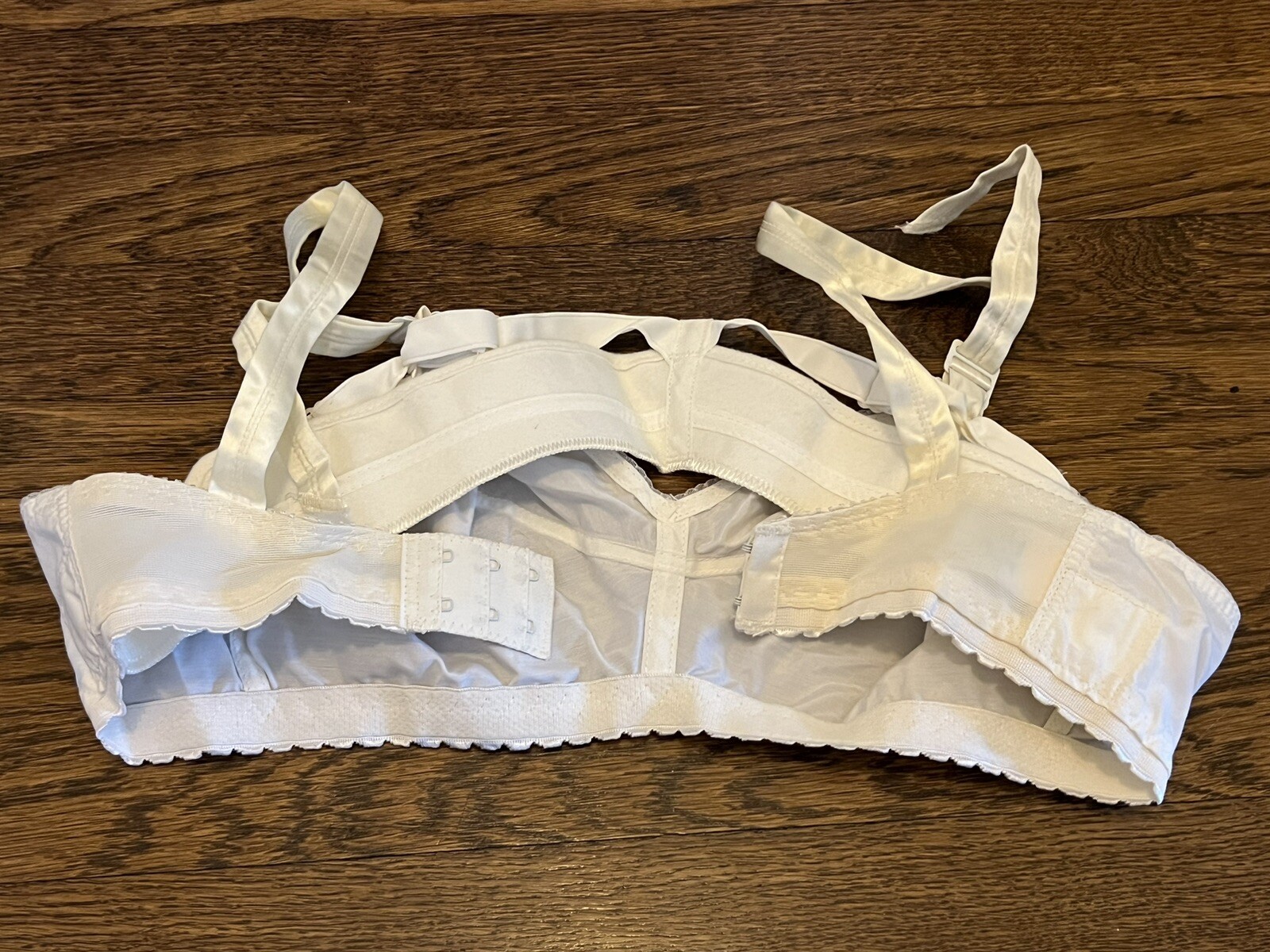 NEW Vintage 1970’s Sculptress White Poly Bra Style 522 w/Attached Banderin 28C