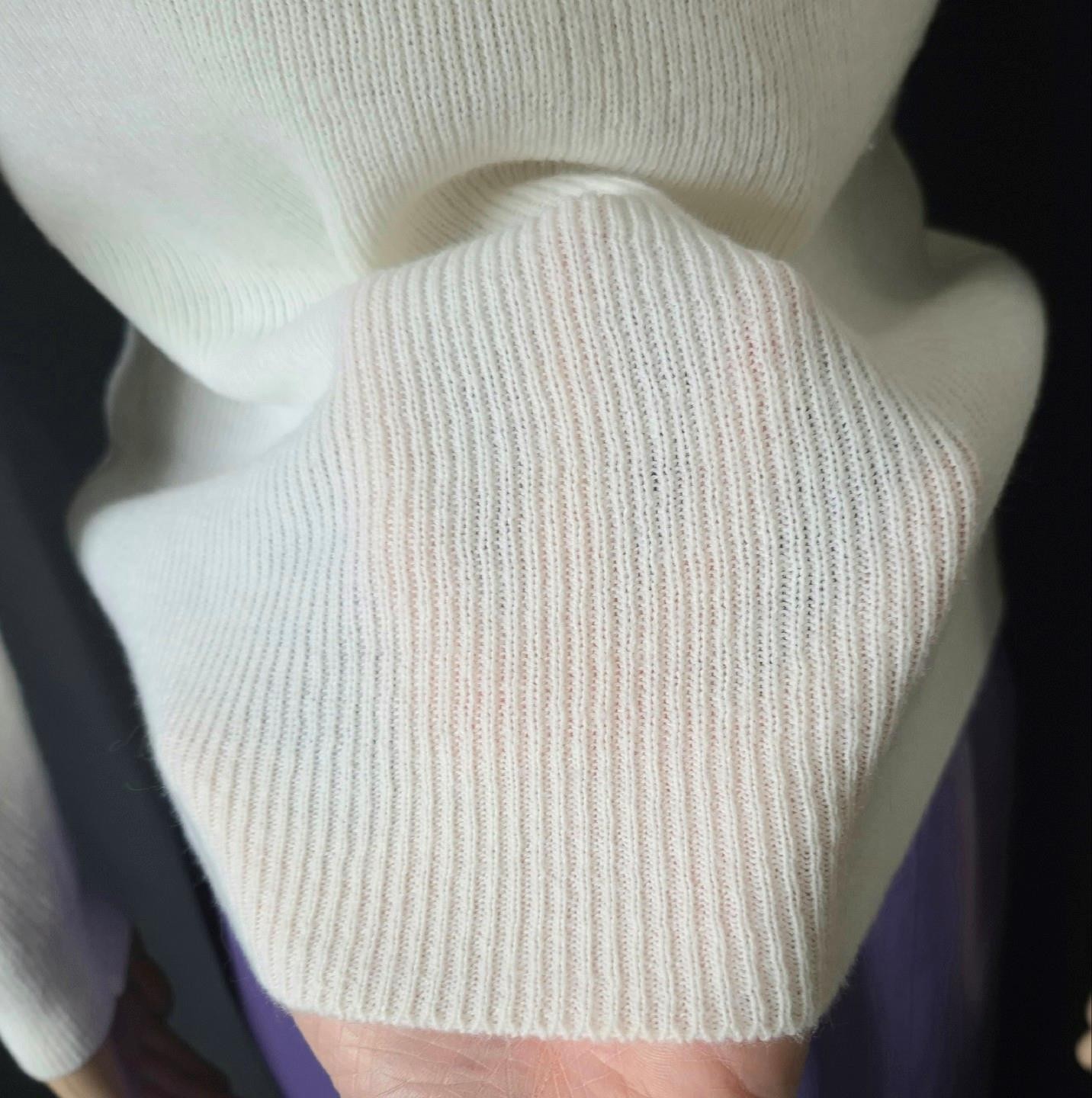 BOHO 1970s vintage IVORY WHITE SKINNY RIB KNIT TURTLENECK SWEATER – S / M