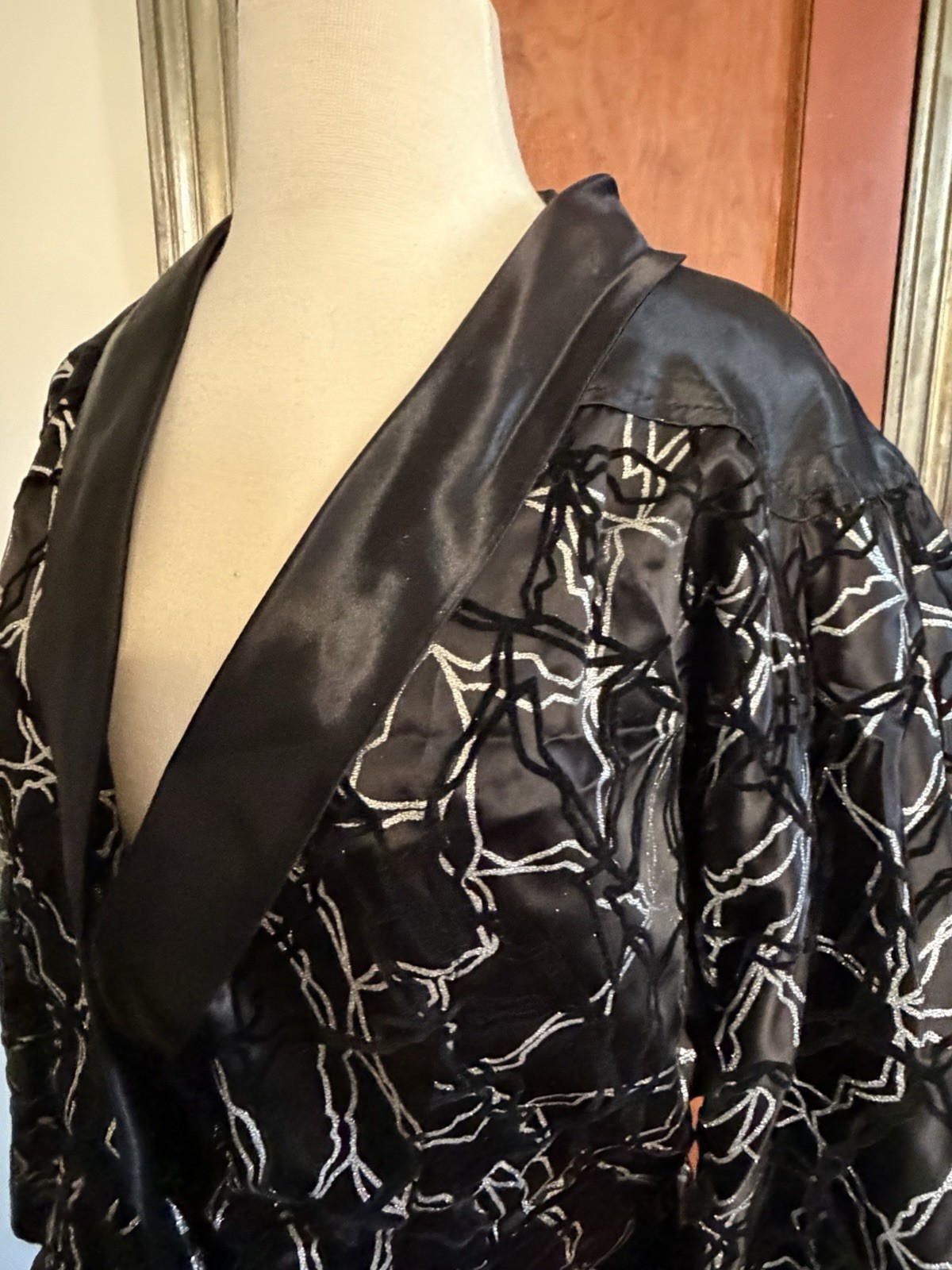 Vintage Ginger Black and Silver Abstract Metallic Evening Blazer Puffy Sleeves