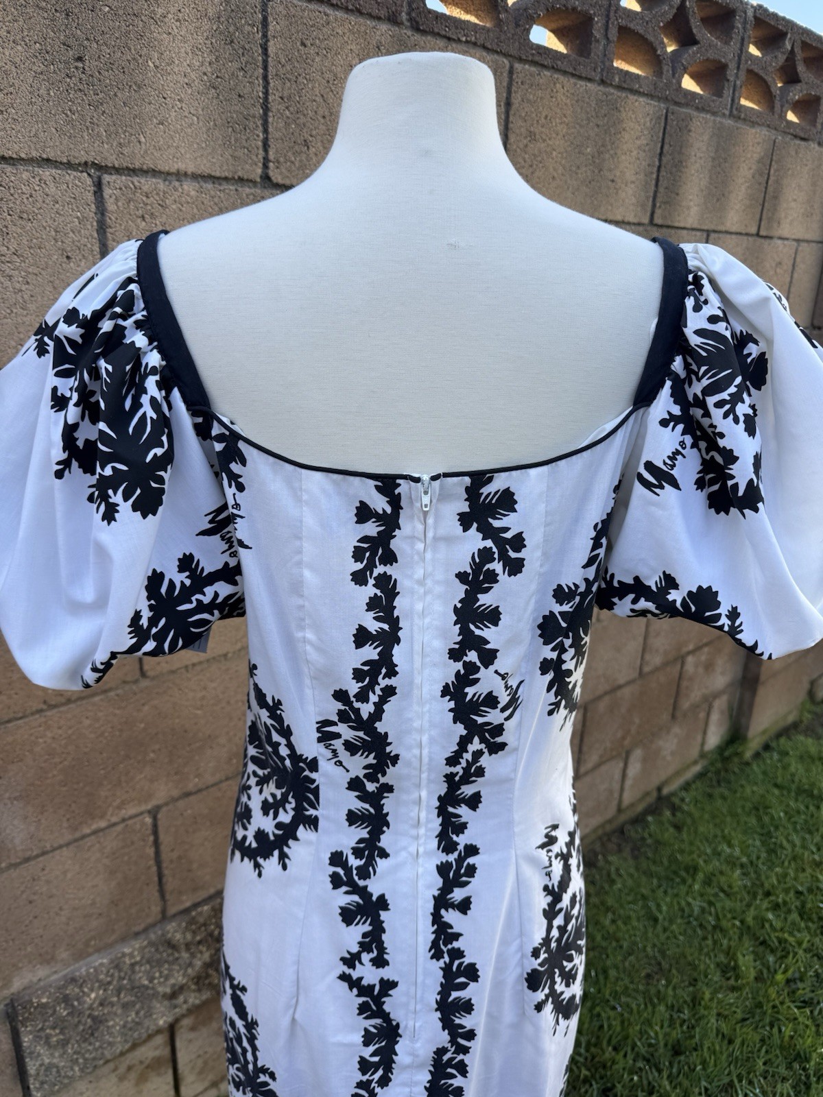 Vtg Mamo Howell Hawaiian Dress Muumuu Black White Puff Sleeve Sz 12 Ruffled Hem