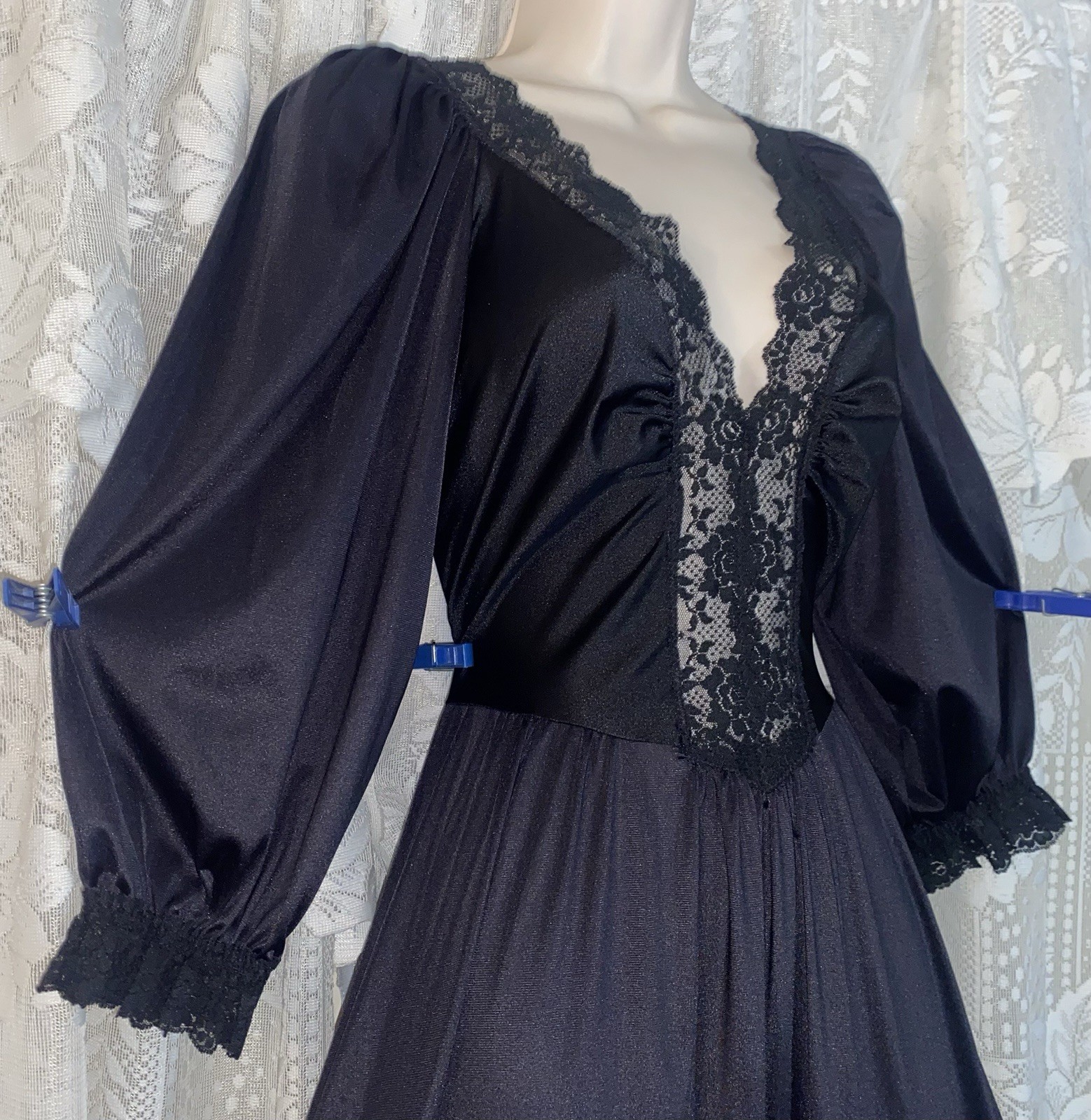 VTG 1X TALL 59″ Black Lady Cameo Nylon Nightgown w Princess Sleeves Olga esque