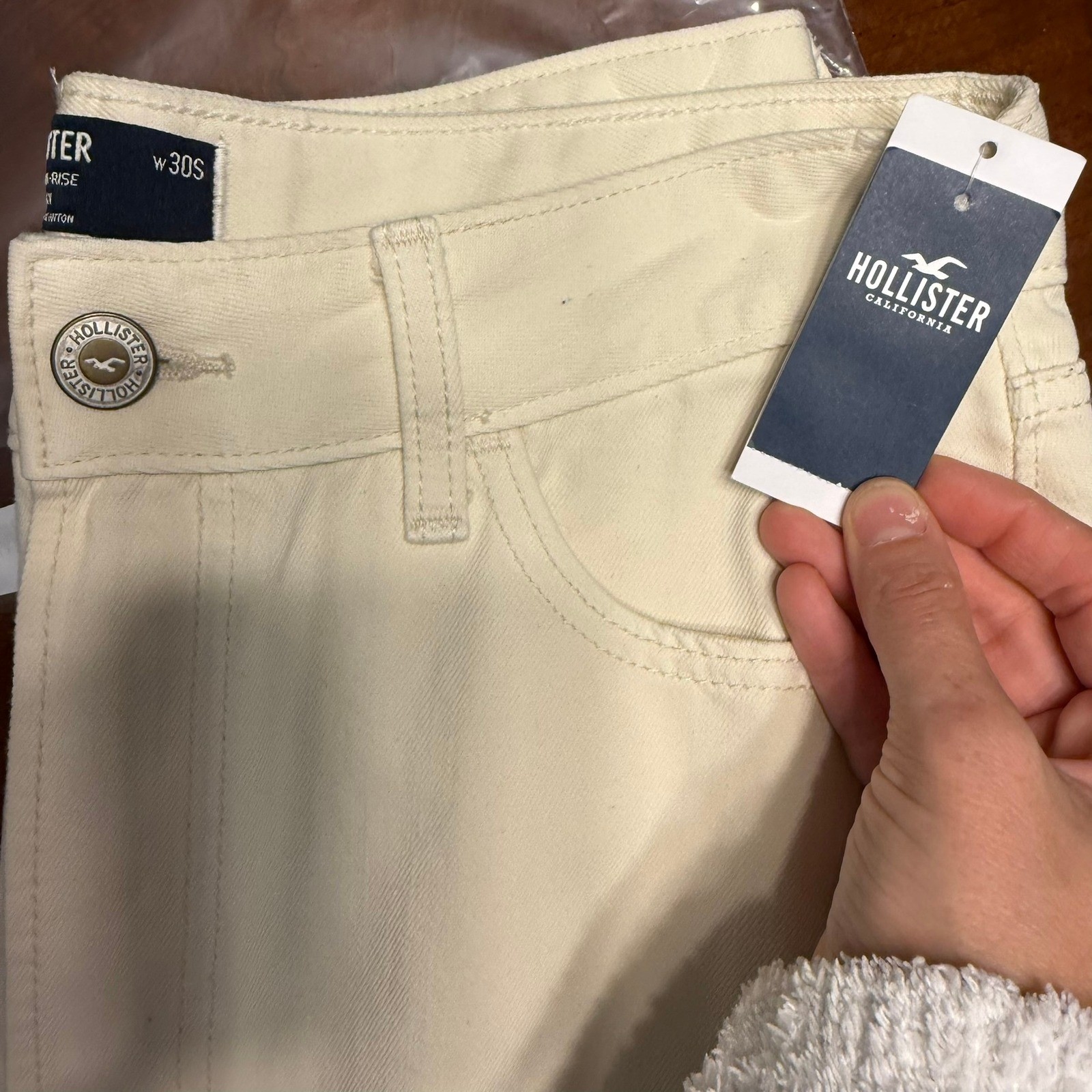 NWT Hollister Size 10S / W30S Ultra High Rise Baggy Jeans Cream Cotton 90’s y2k