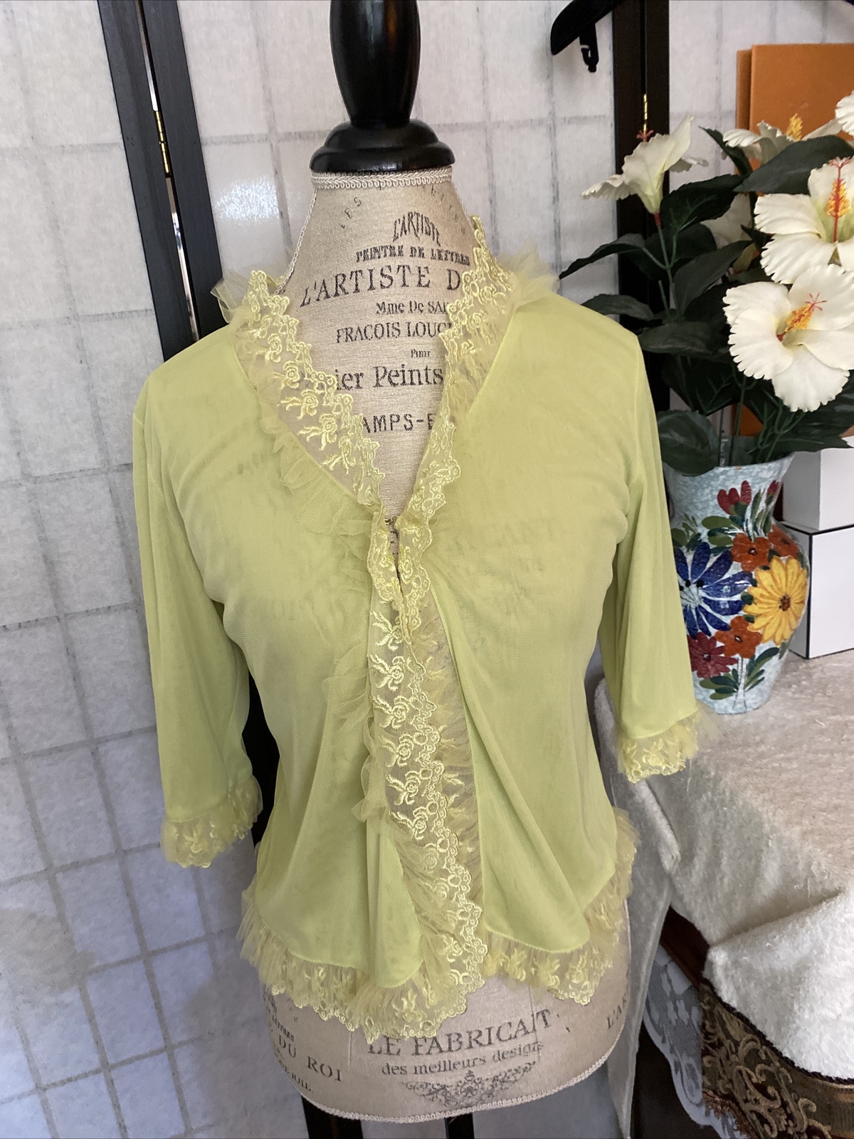 Tiny Beans VTG 60s/70s Wom S Lace & Ruffled Robelet Crop Bed Jacket MI Hong Kong