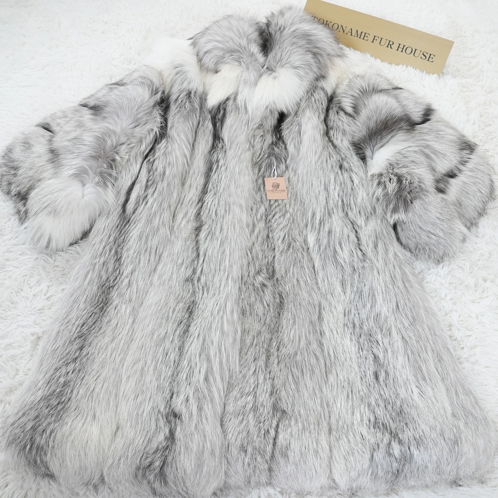 Platina Fox Long Coat – SAGA ROYAL FOX Soft and fluffy Vintage Fur Japan