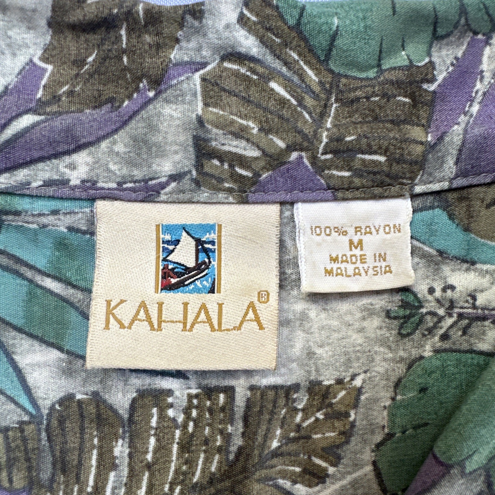 Vintage Kahala woman’s size Medium Hawaiian Shirt Bottom Up V Neck
