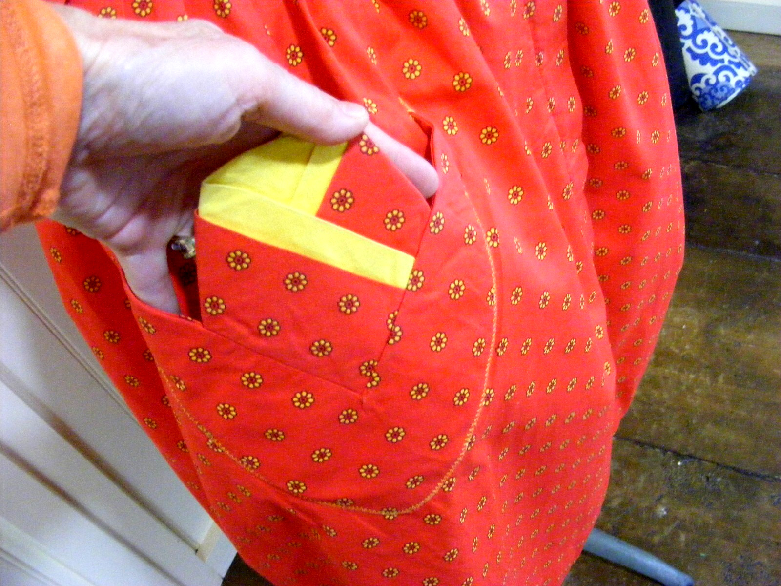 50S DAY DRESS RED COTTON B ALTMAN CO ZIPPERED FRONT HANDKERCHEIF POCKETS M