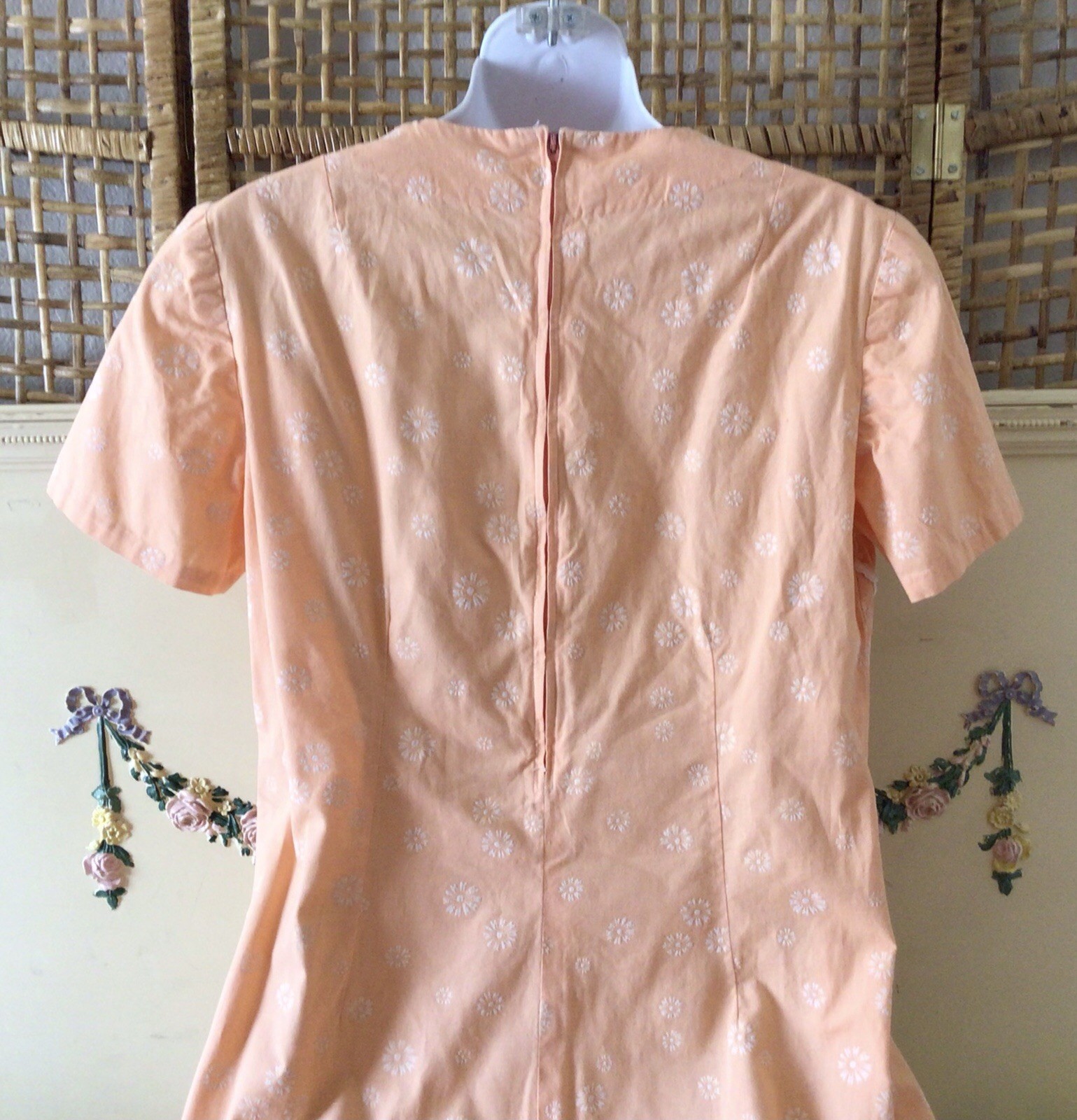 Vtg 70’s Peach Daisy Flocked Cotton Fabric Shift Dress Scalloped Detail Sz 8
