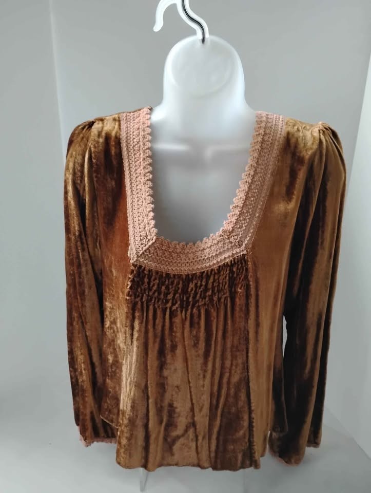 Women’s Medium Top Gold Velvet Long Sleeves Empire Style Bric-A-Brac Trim