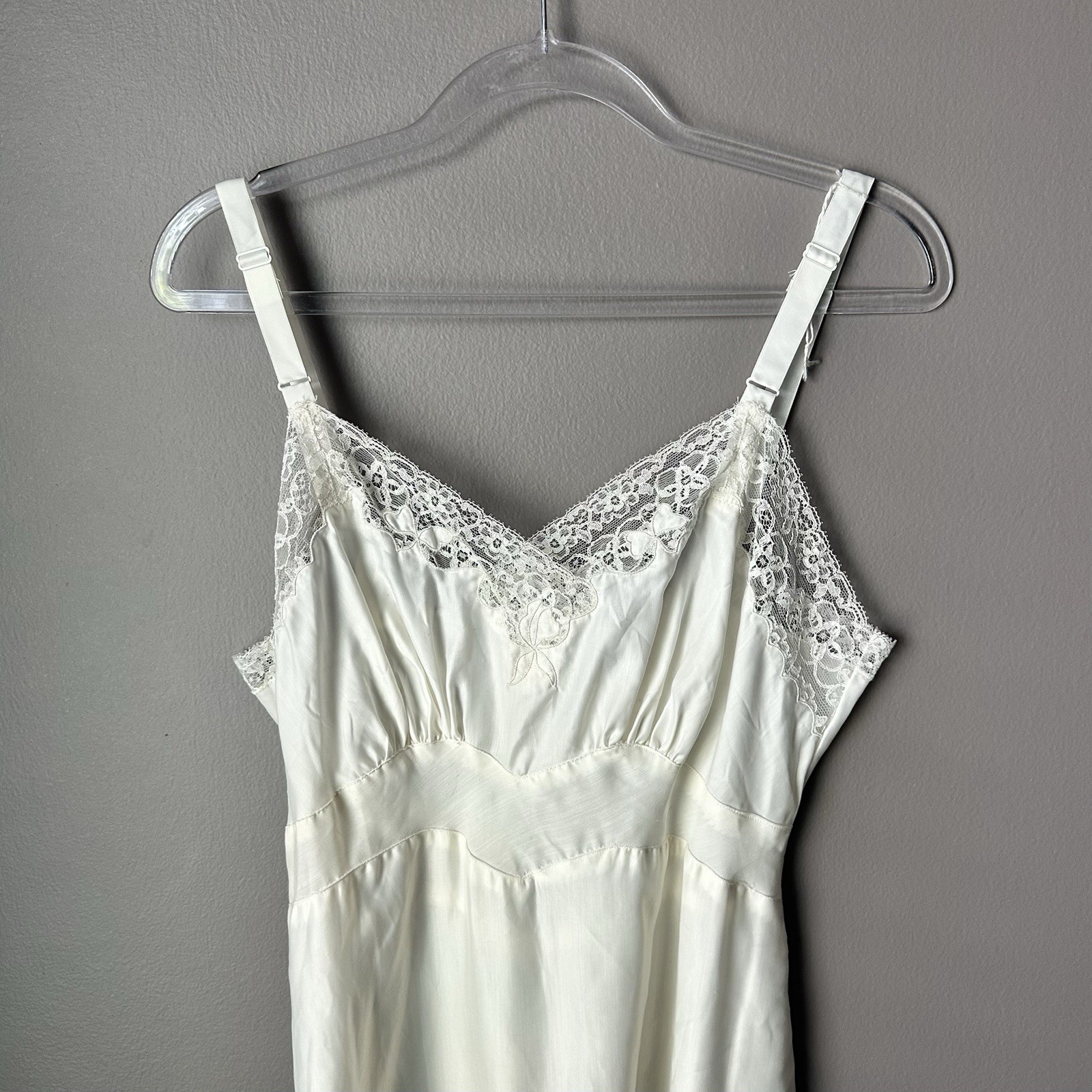 Vintage Gilead Full Slip Lingerie Womens Size 36 Ivory Lace Honey Blend Satin