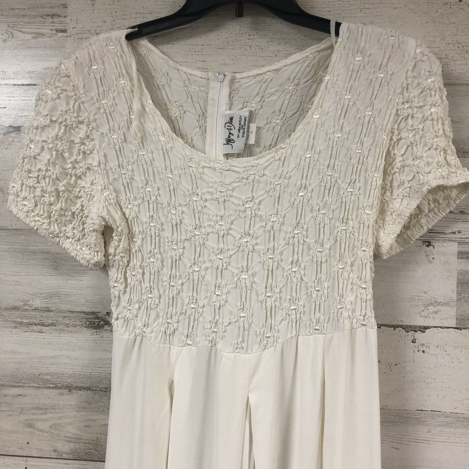 Jeffery & Dara White Jumpsuit 10 Textured Bodice Empire Waist Romantic Feminine