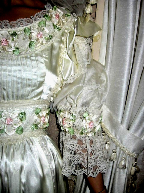 VTG 1980 2pc CREAM GLOSSY SATIN BALL GOWN/LACE-PINK RIBBON FLORAL-9-10-LACE HAT