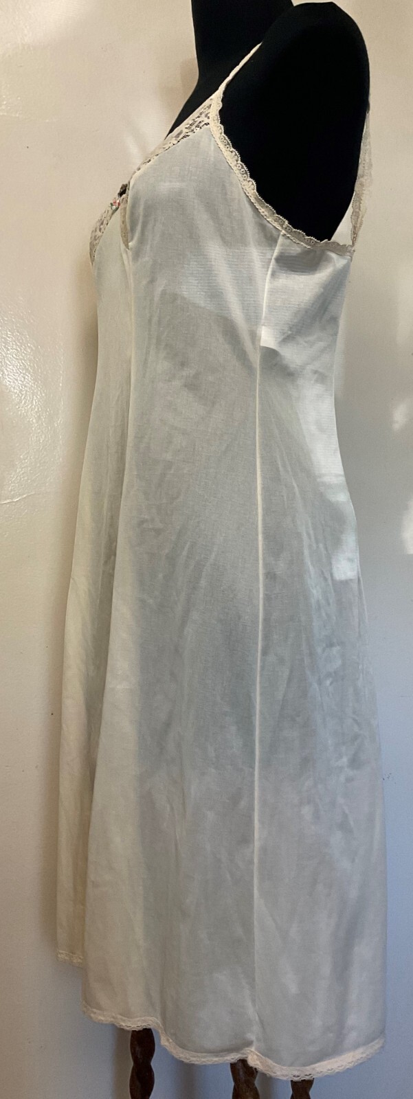 Vintage Olga 'Olgalon’ Beige/Ivory Full Slip Size 38 1970’s Style 1361F (M01)