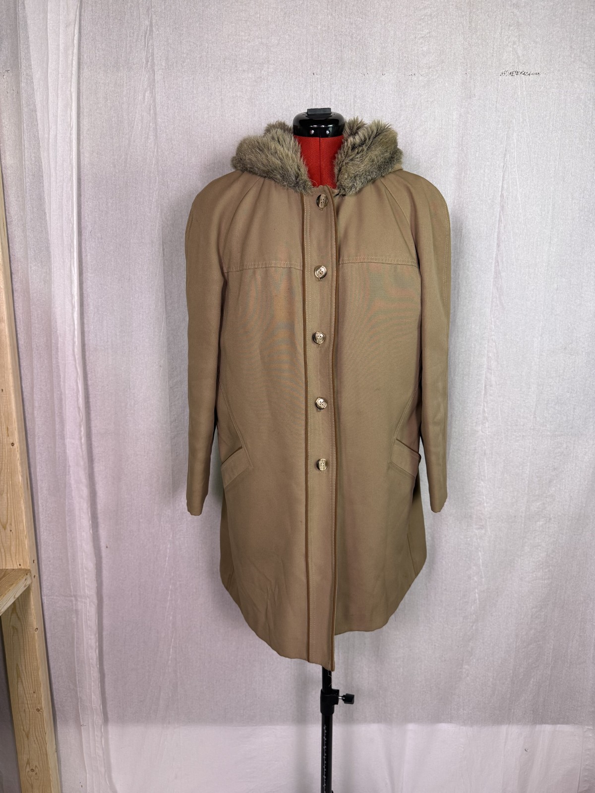 Vintage Womens Beige Wool Coat With Fur Collar And Lining Button Front Size L