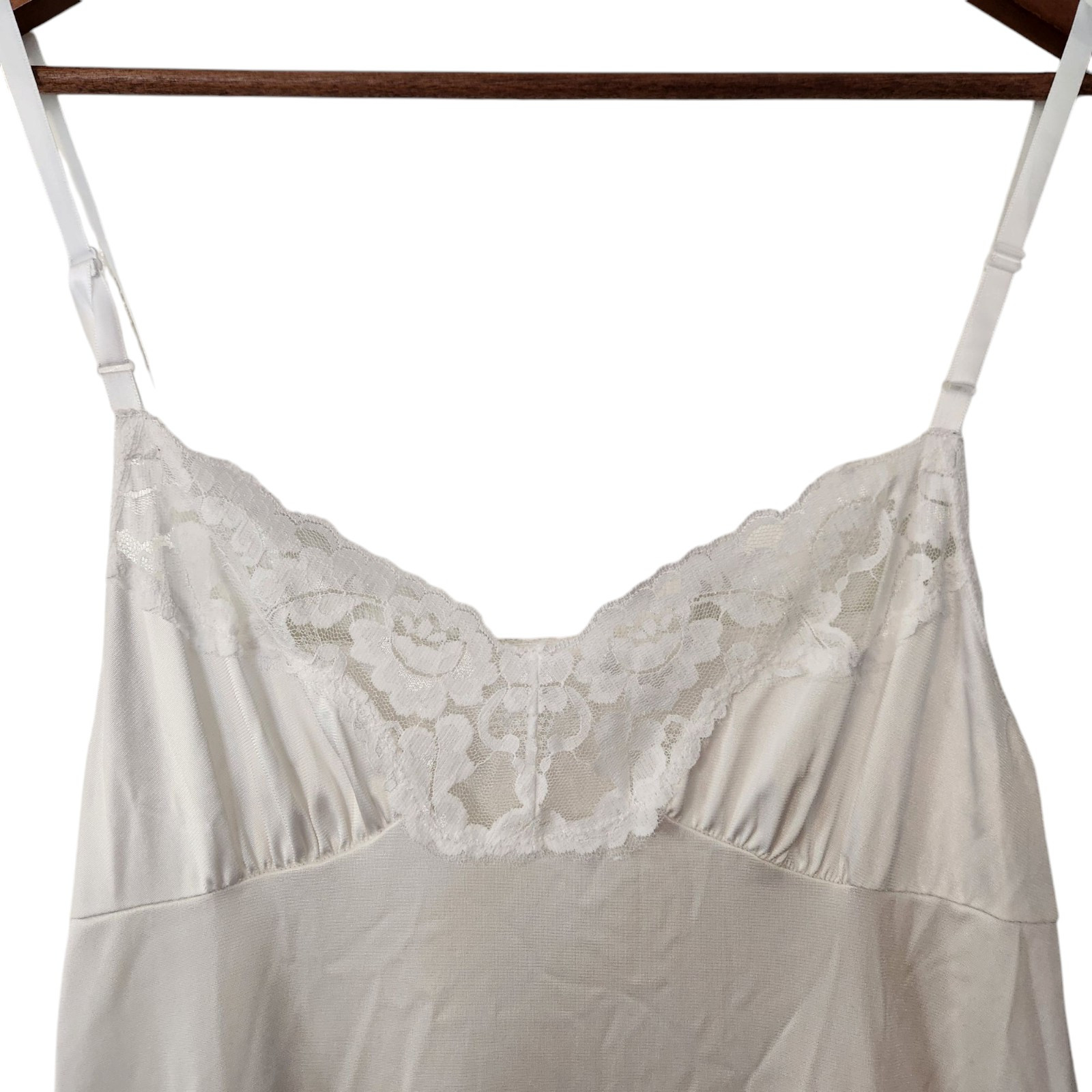 Women’s VASSARETTE Full Slip White 28” 38/44 Style #10-105 Lace Nylon Vintage