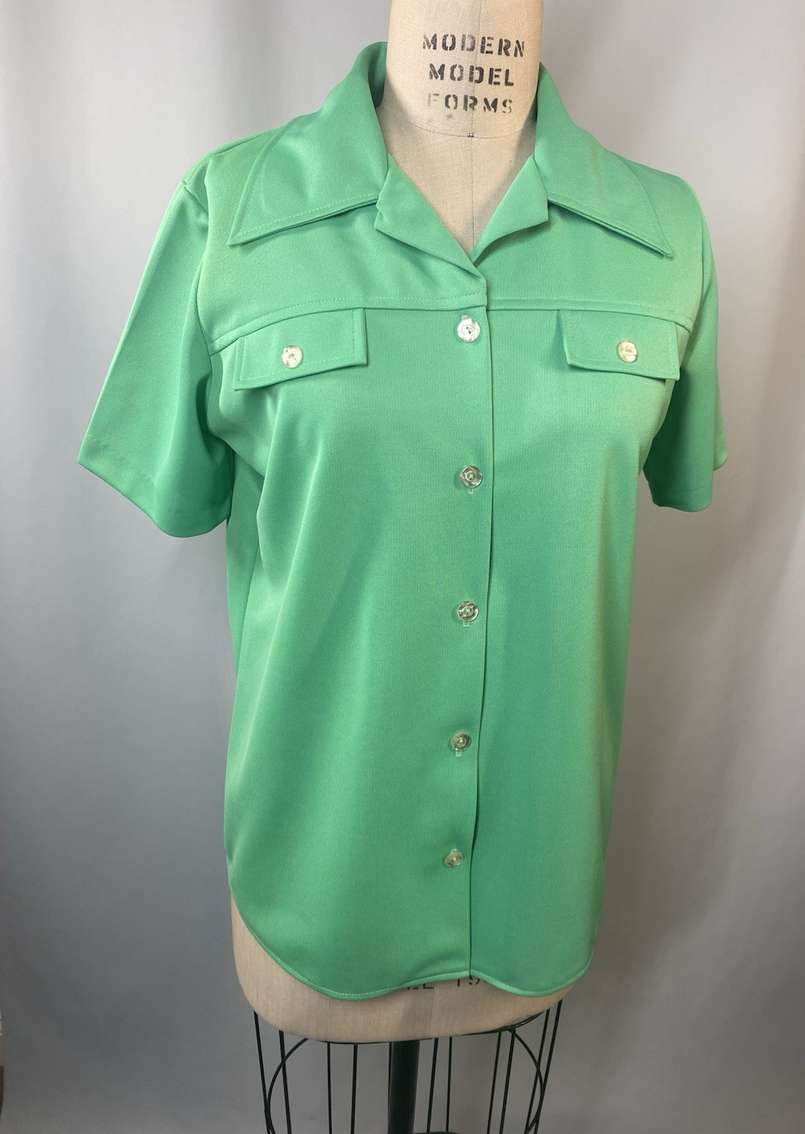 Women’s Vintage Top SIZE LARGE green short sleeve 60s 60s point collar