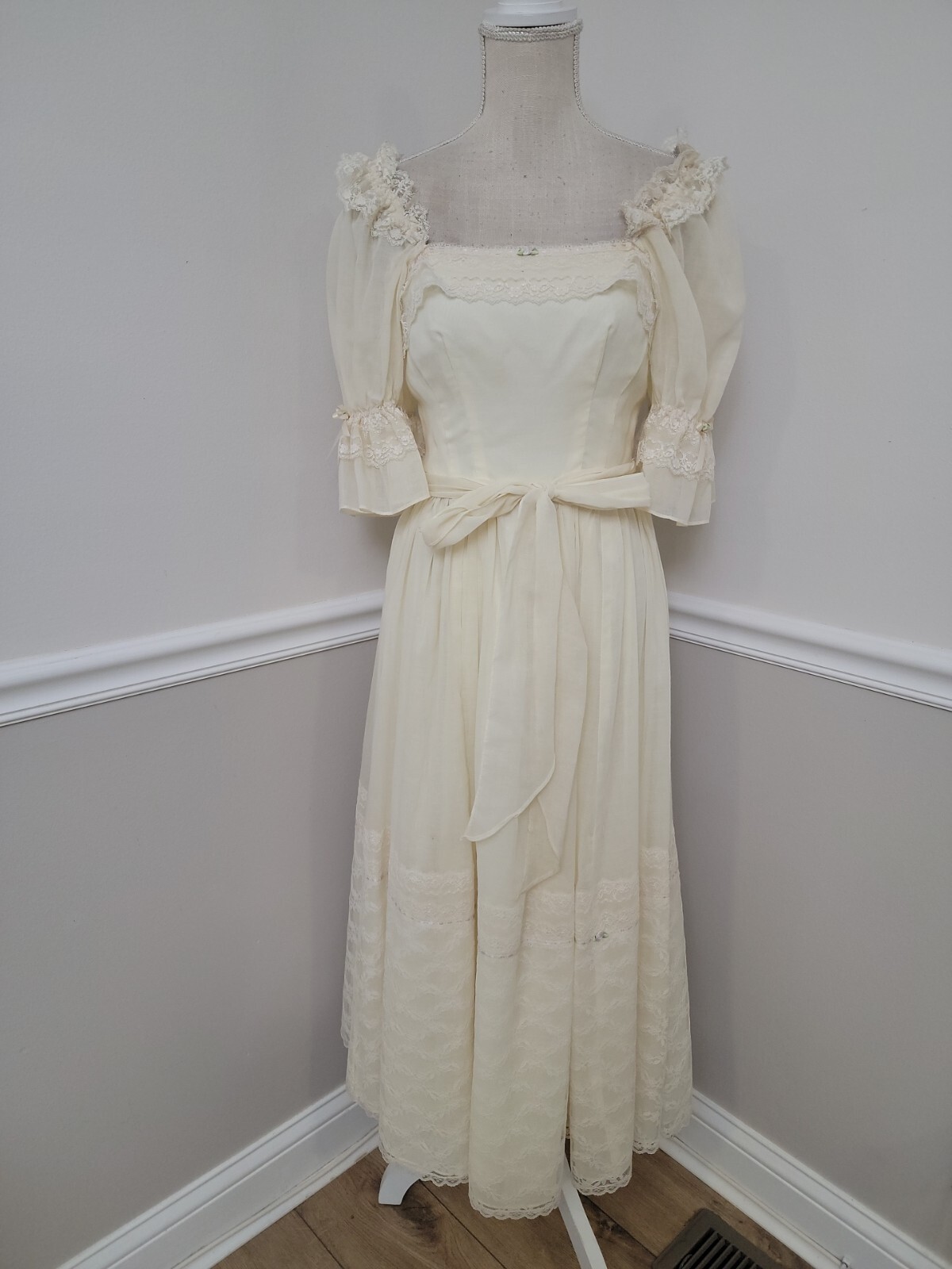 VTG70’s Candi Jones Ivory Ruffle Lace Dress/Prairie/Hippie/Wedding Beach Dress