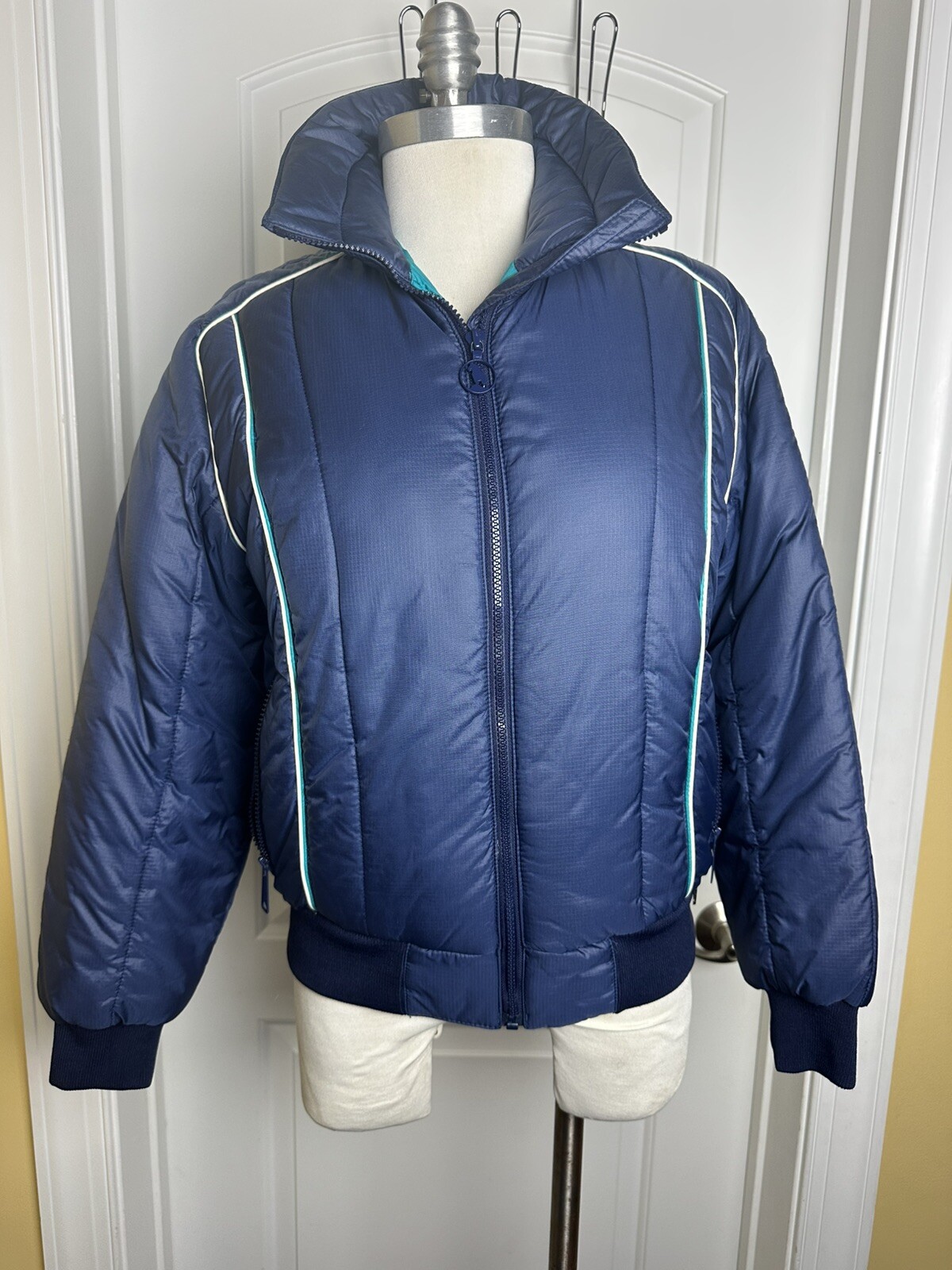 Mountain Goat Ski wear Skiwear Size Large Navy Puffer Jacket Down Vintage Womens