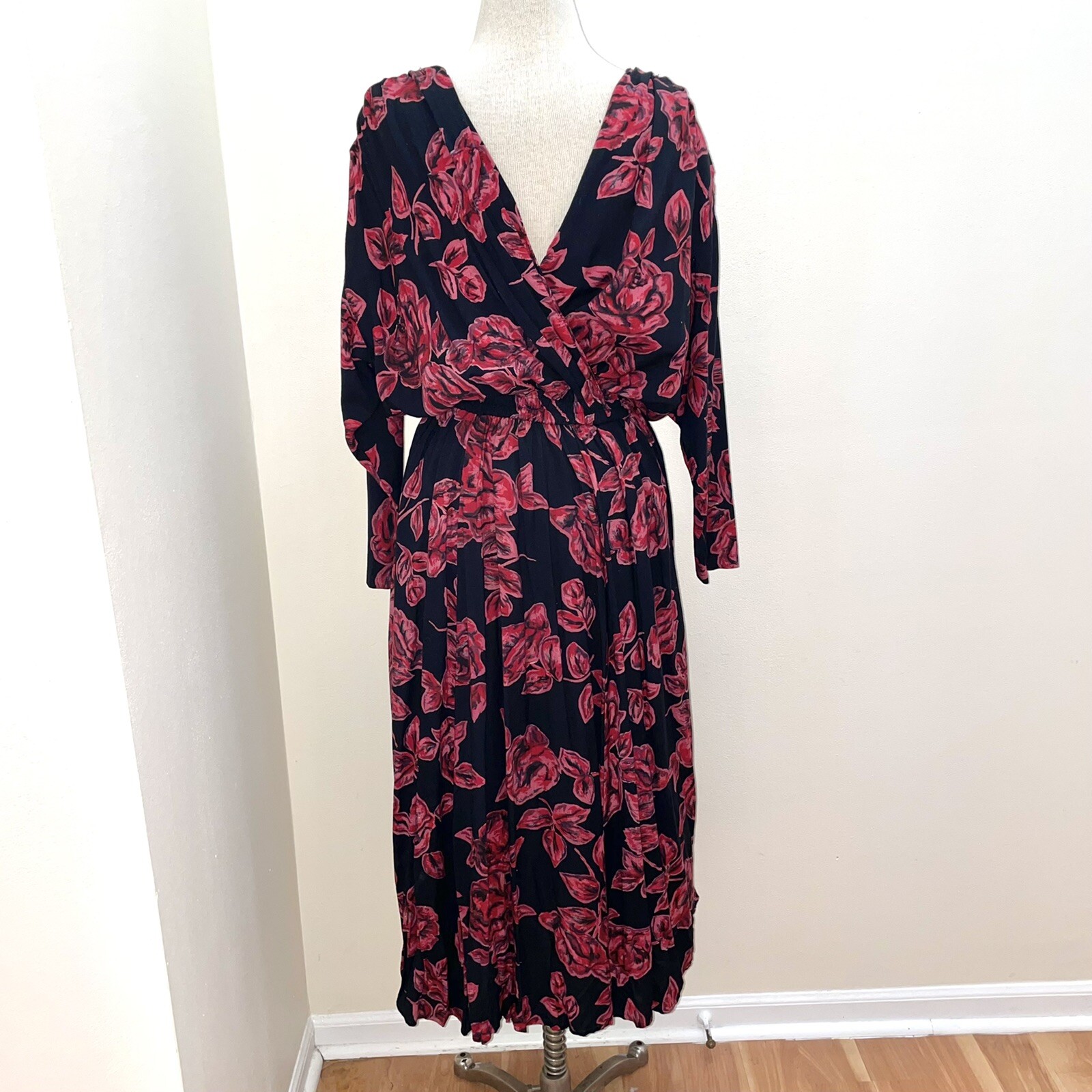 Vintage 80s V Neck Red/Black Floral Dress Size S/M Dark Romantic Whimsigoth Boho