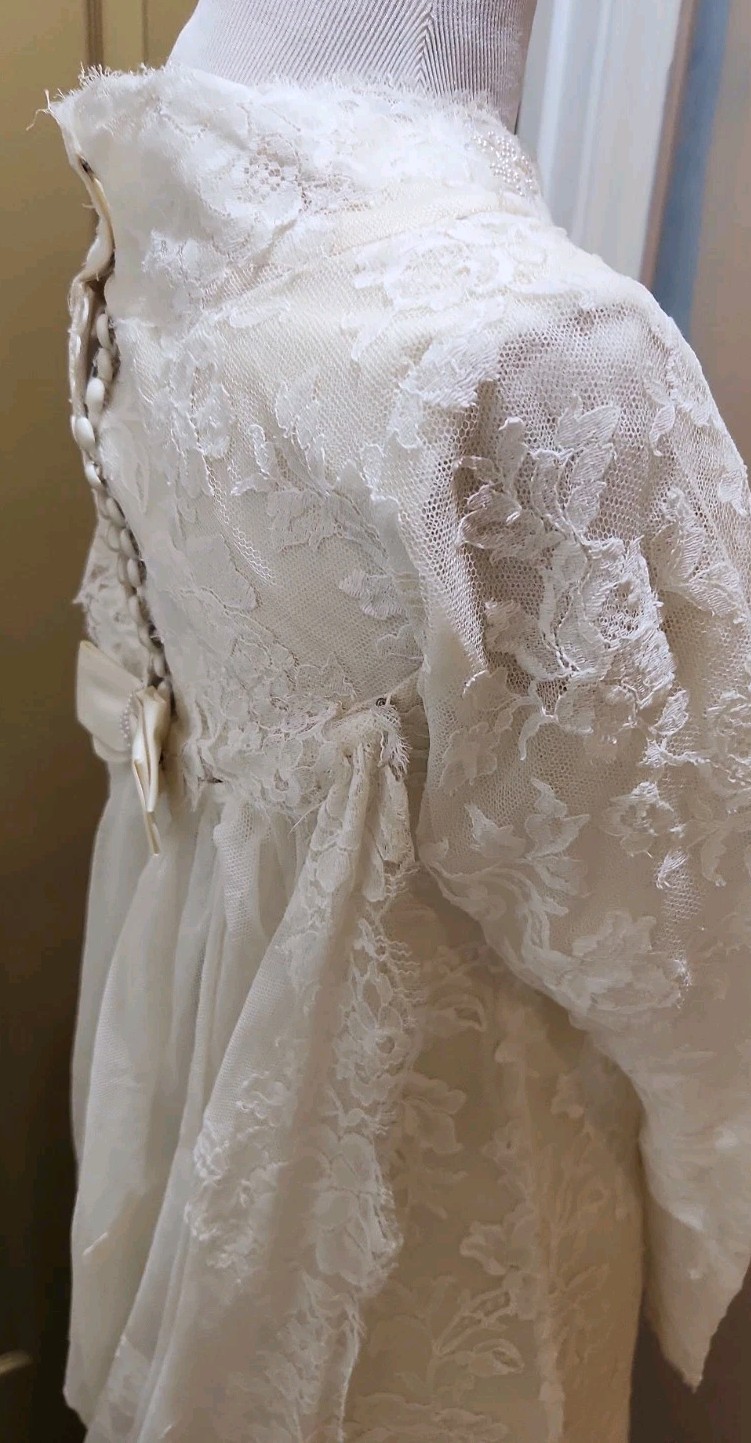 VTG 1960s Alfred Angelo Edythe Vincent Lace Gown Veil Set