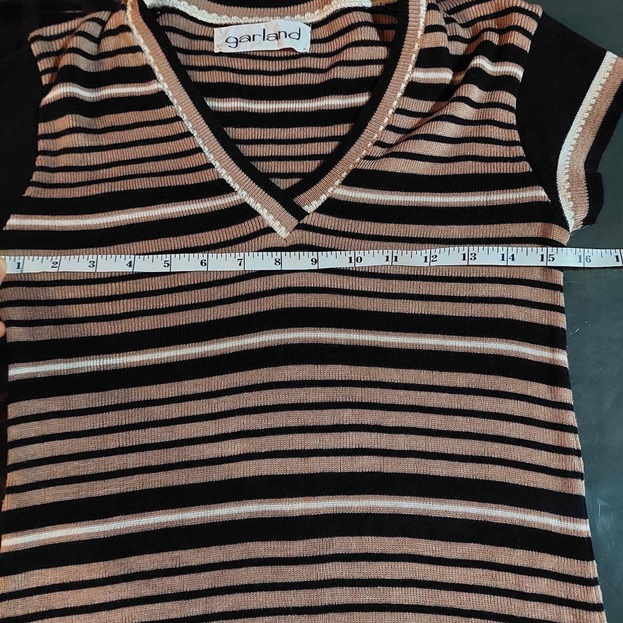 Vintage tan, black, and white short sleeve v-neck knit.