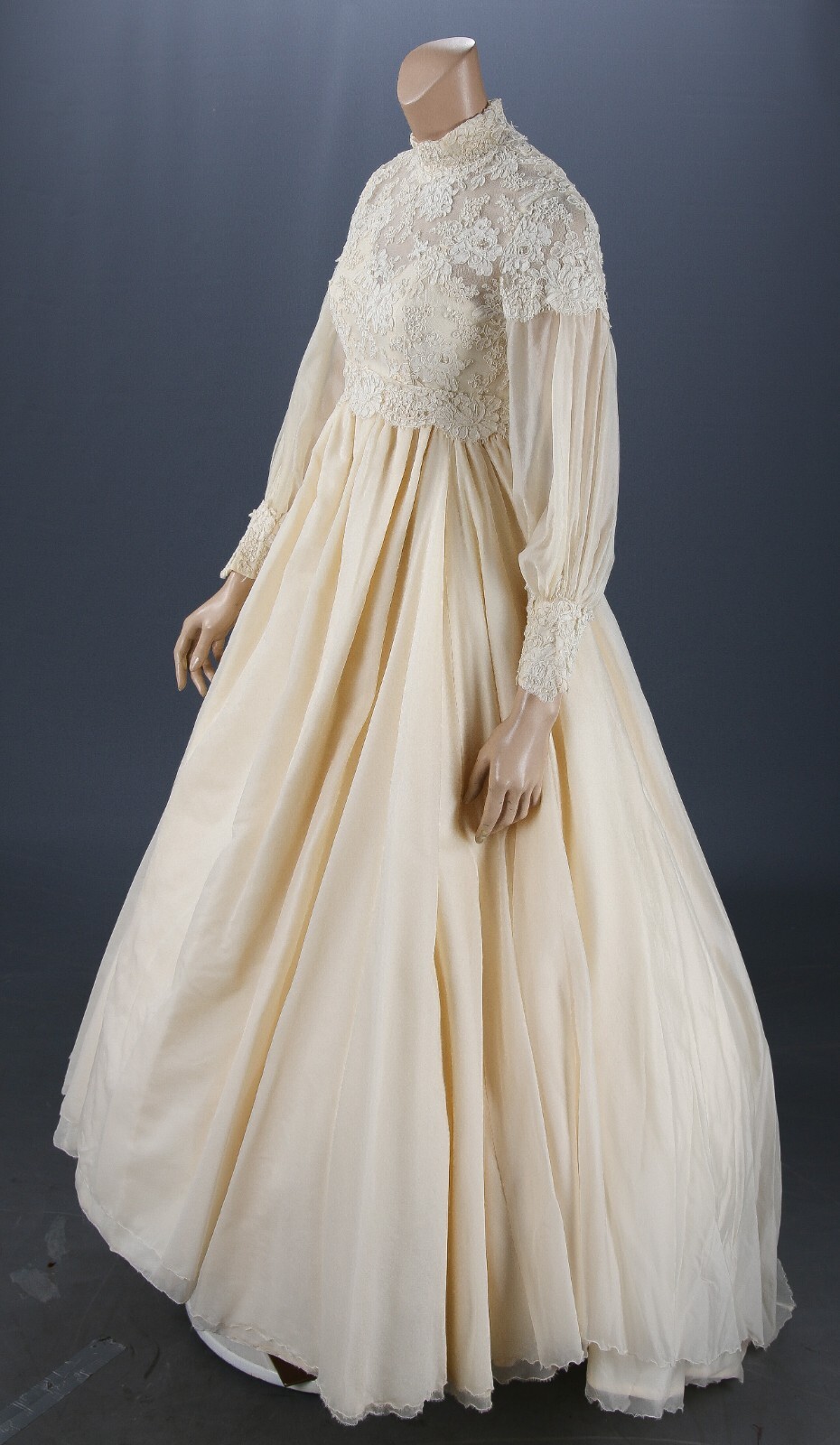 Unbranded Vintage 1960s 70s Ivory Lace Long Sleeve Wedding Dress sz 4