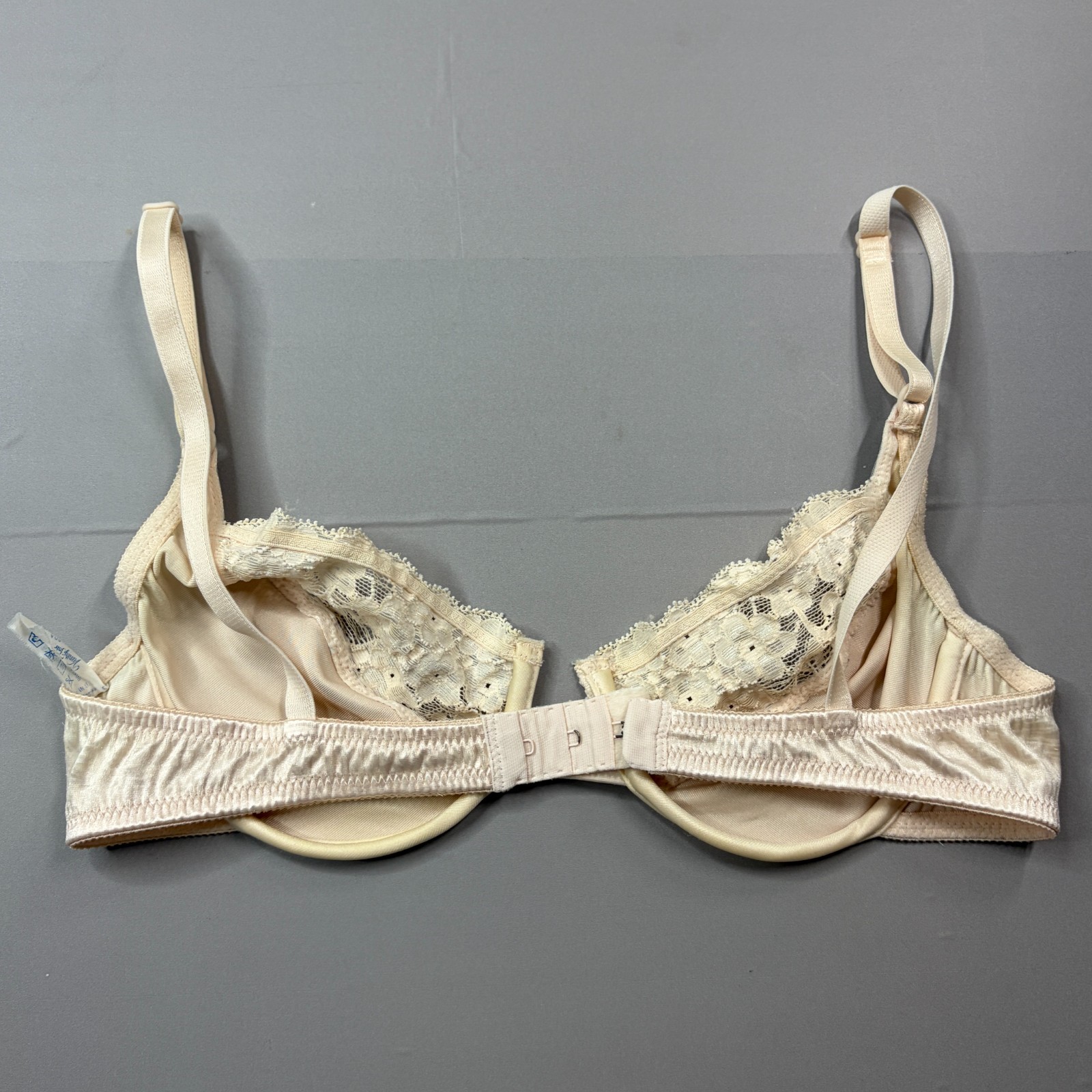 Vintage Vanity Fair Bra 36B Lace Unlined Cup Underwire Delicate