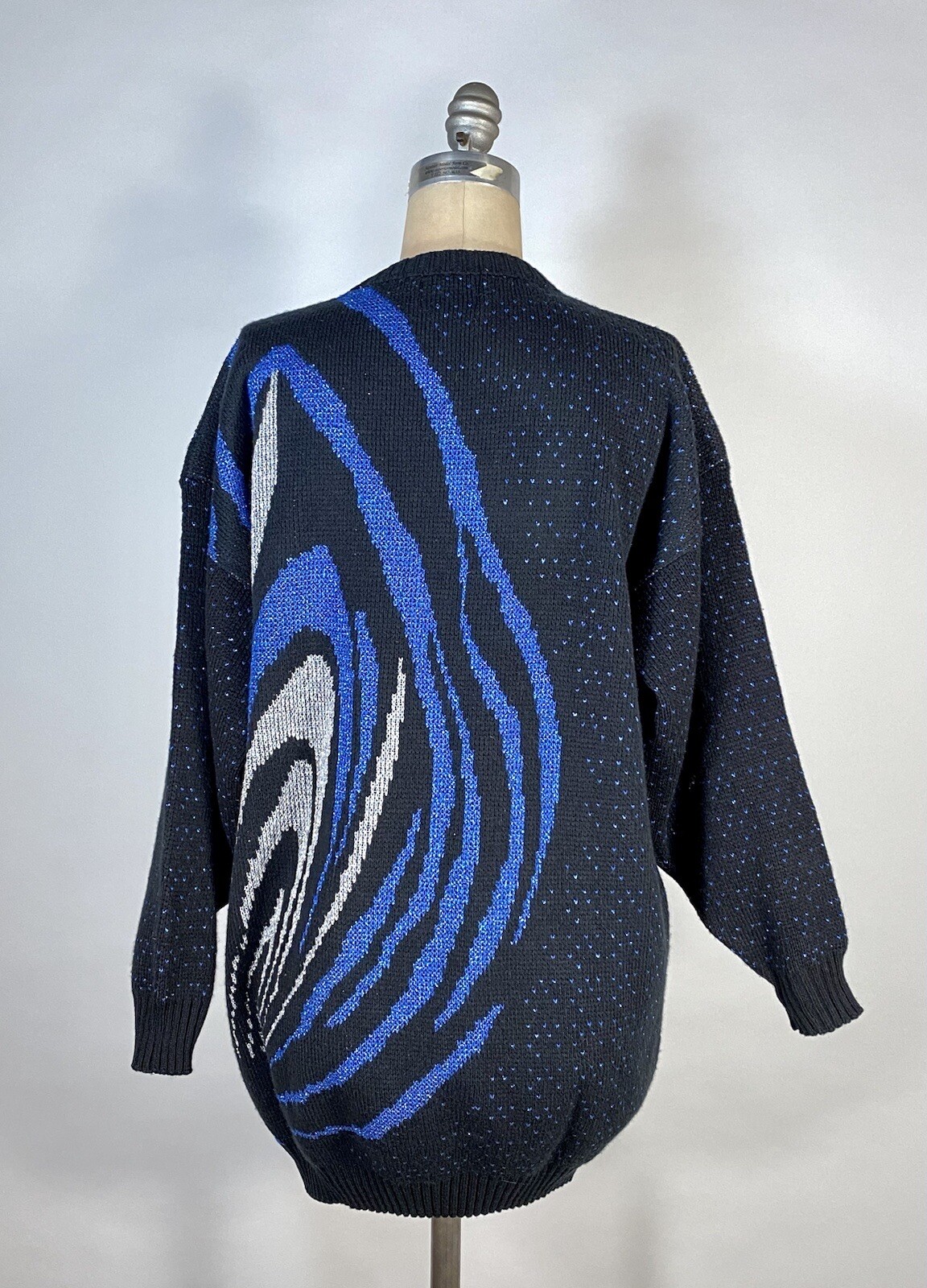 Vintage 1980’s to 1990’s subtle sparkle Blk, blue & silver metallic sweater L/XL