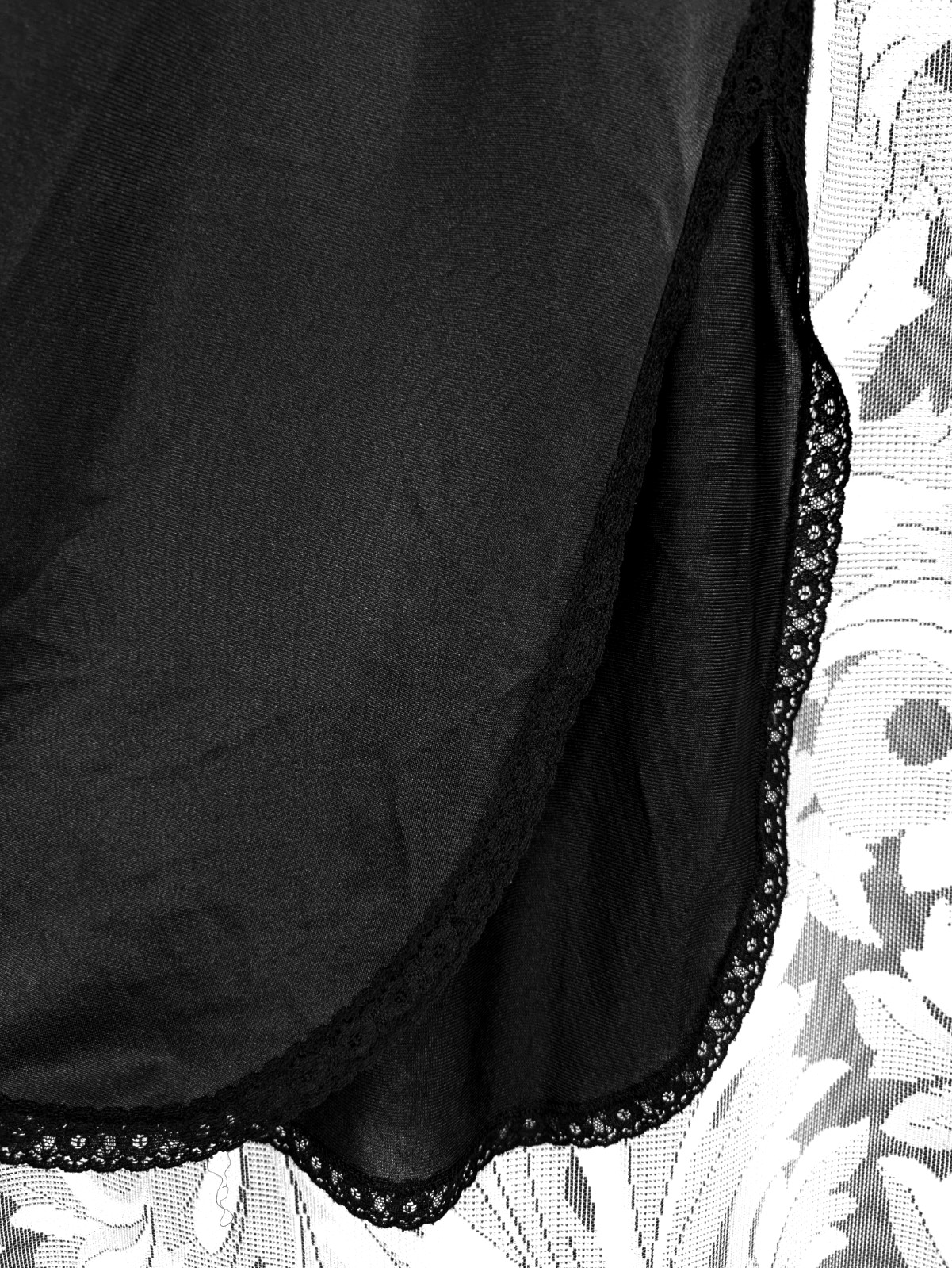 M Vanity Fair Black Dupont Nylon Antron III Knit Half Slip 21″ USA Made Vintage