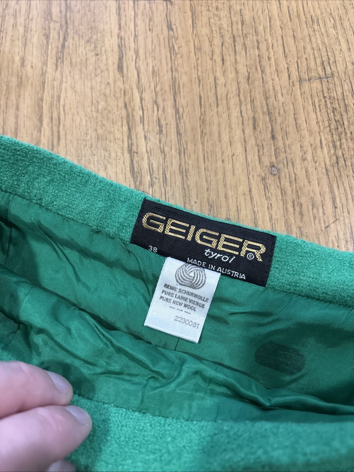 1960s Geiger Skirt Mid Length Bright Green 100% Viscose Wool Retro Cool!
