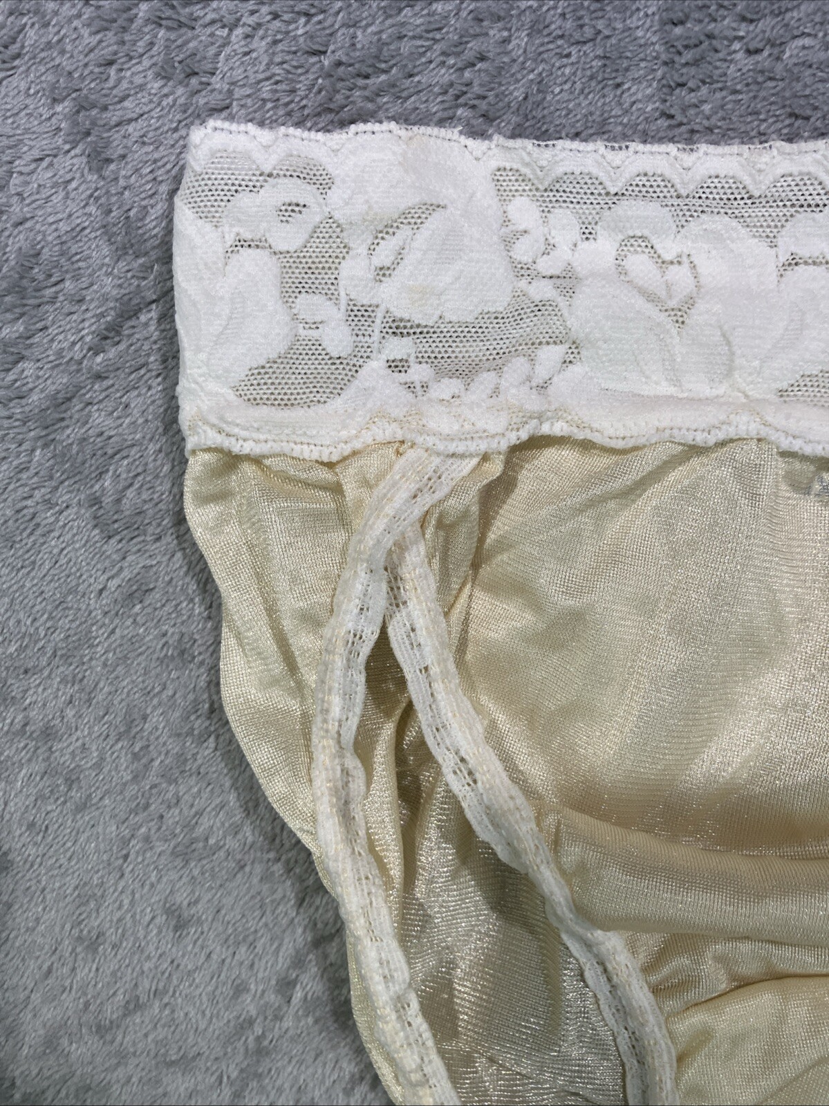 Vintage Kiki Bikini Brief Panties Yellow Gold Nylon w/Lace Waist Size 5 Small
