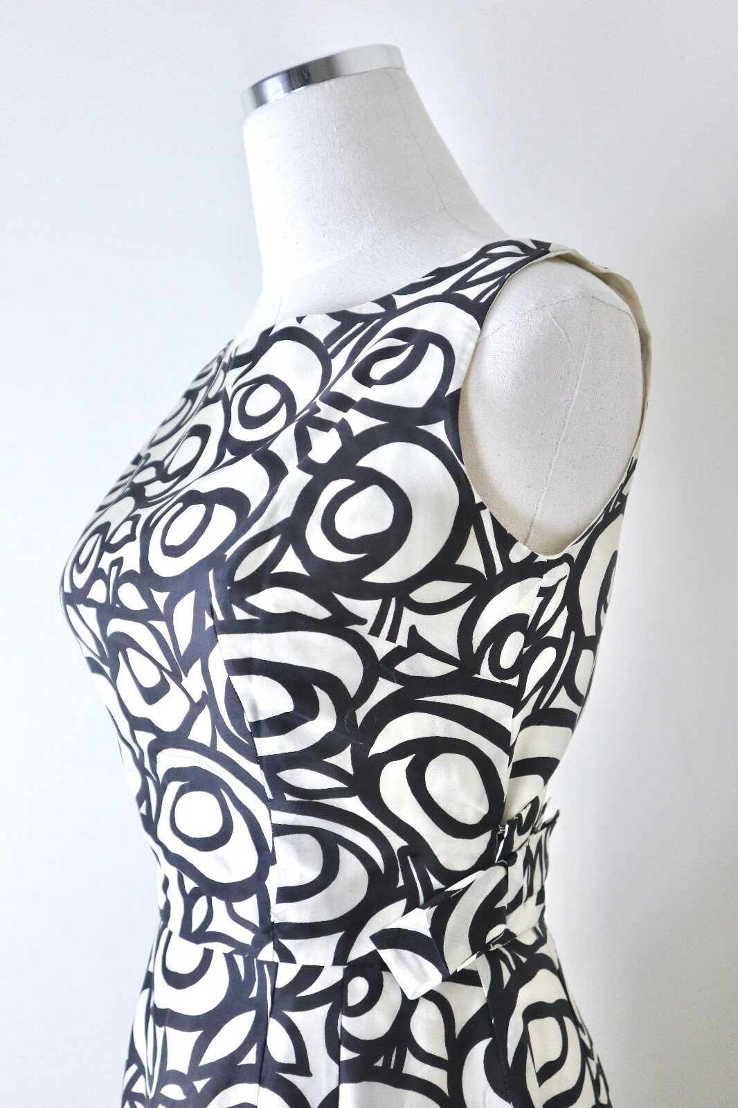 Vintage 1950s Size XXS Silk Low Back Sheath Dress Abstract Floral Novelty Print