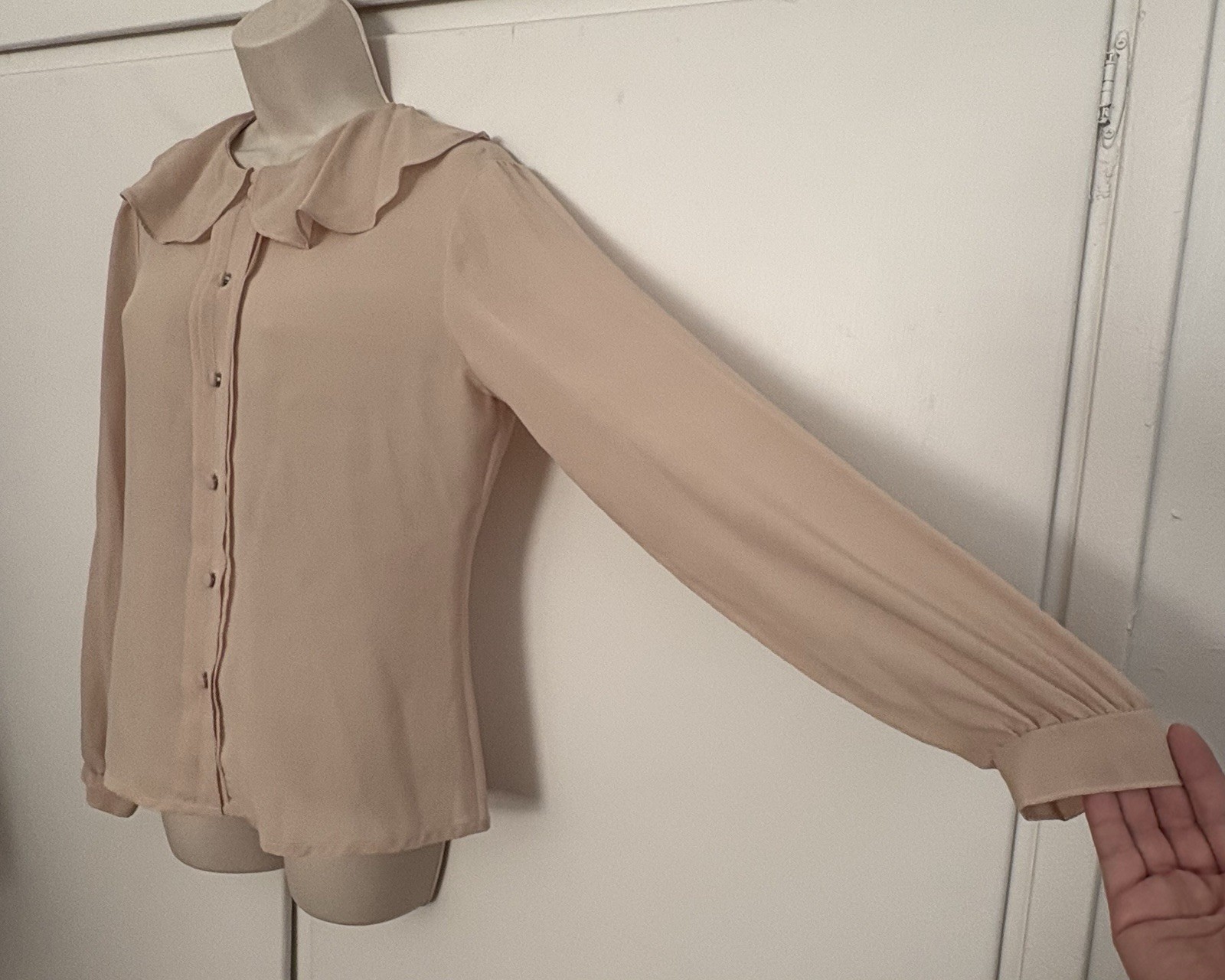 Flawless Vintage Sheer Beige Size Medium Jonathan Martin Button Up Blouse