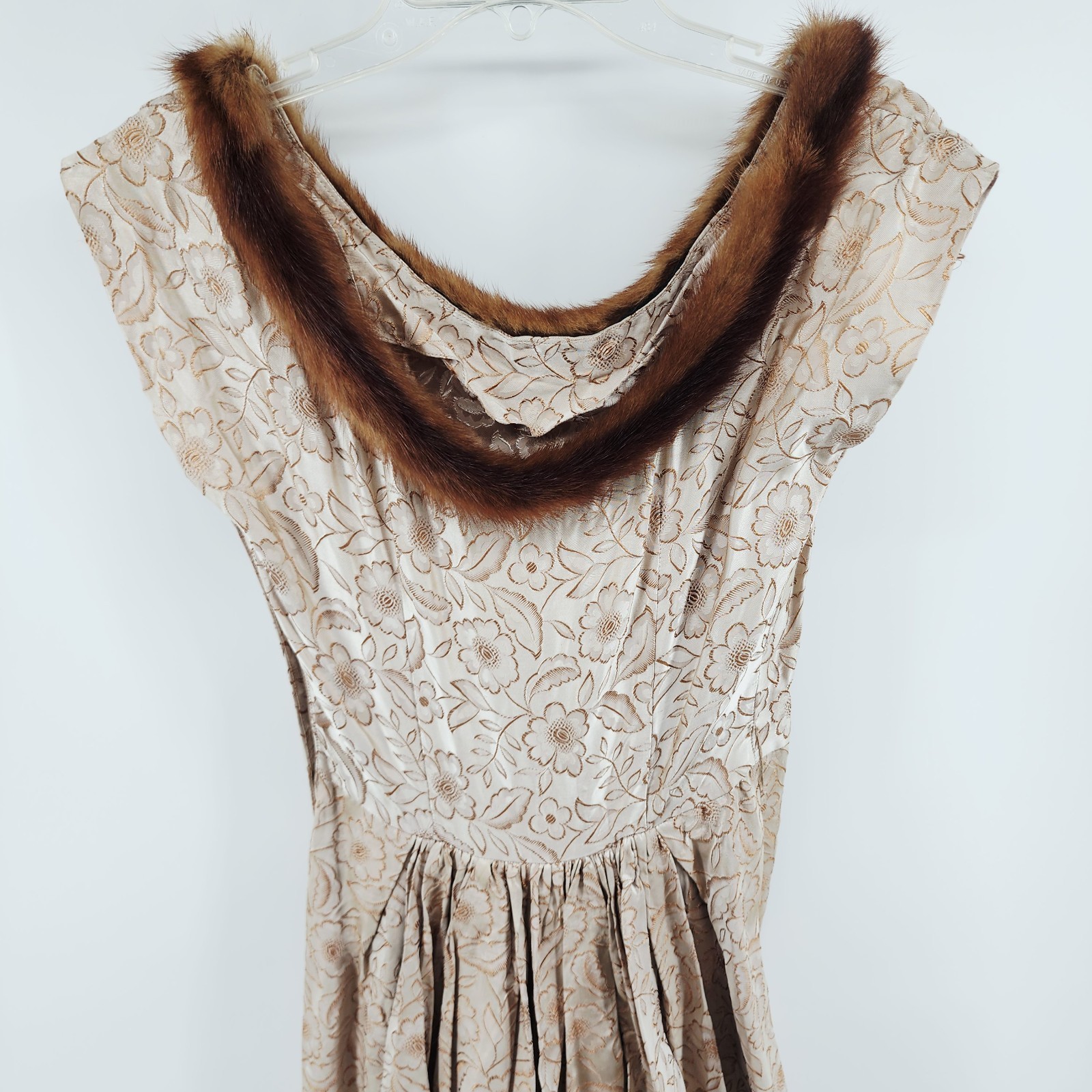 1950 BROCADE CHAMPAGNE FLORAL HI LOW GOWN MINK FUR COLLAR TAUPE GOLD DRESS XS-S